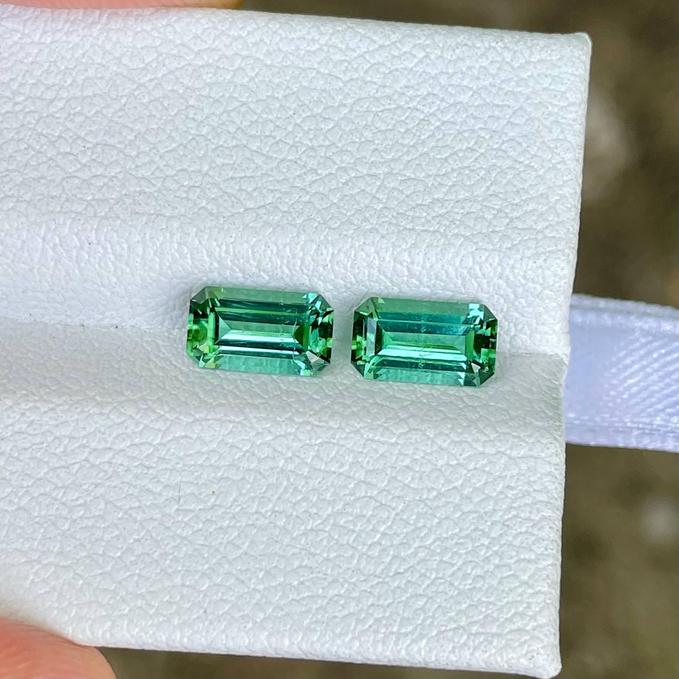 Taille émeraude Paire de tourmalines vert menthe taille émeraude afghane de 1,75 carat en vente