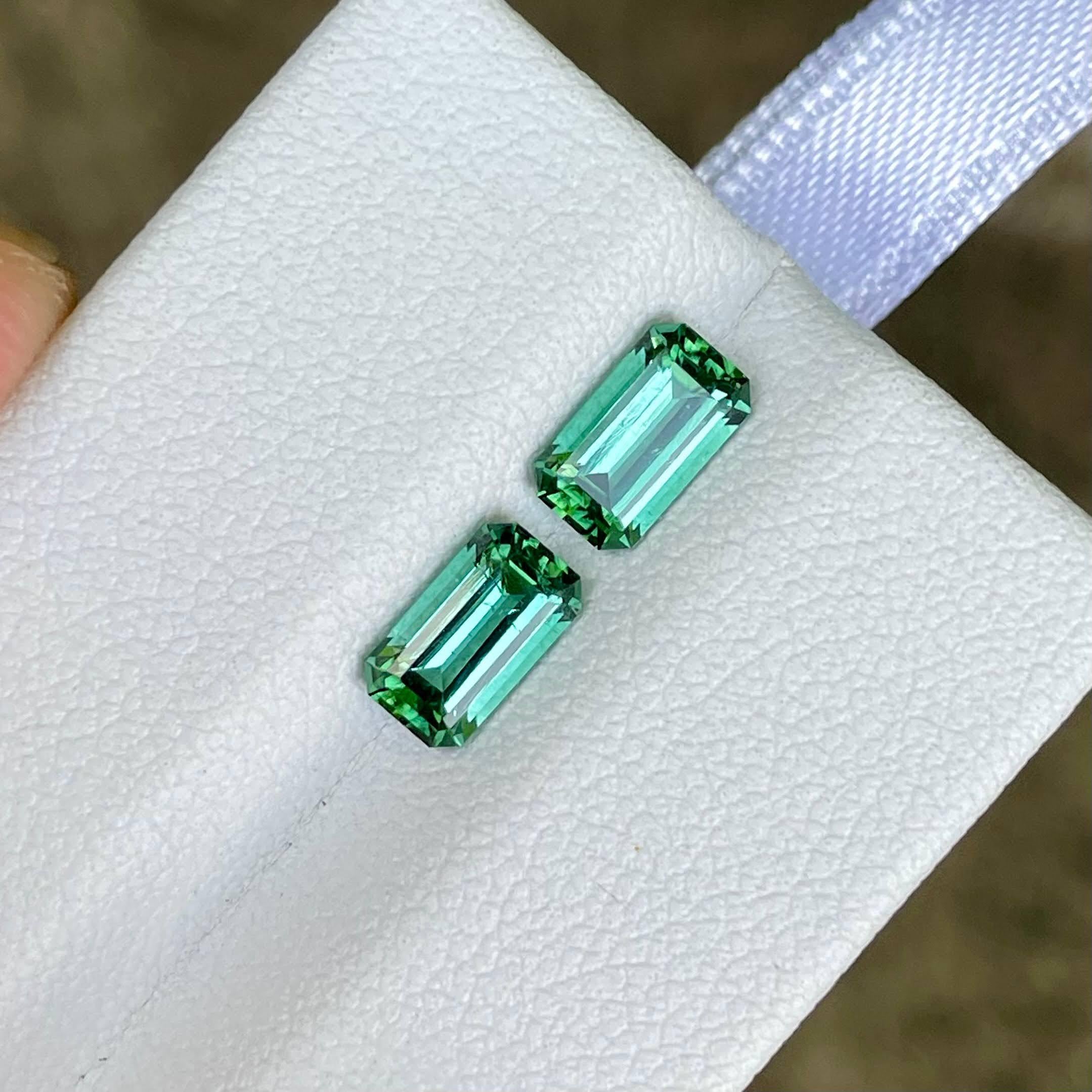 Paire de tourmalines vert menthe taille émeraude afghane de 1,75 carat Neuf - En vente à Bangkok, TH