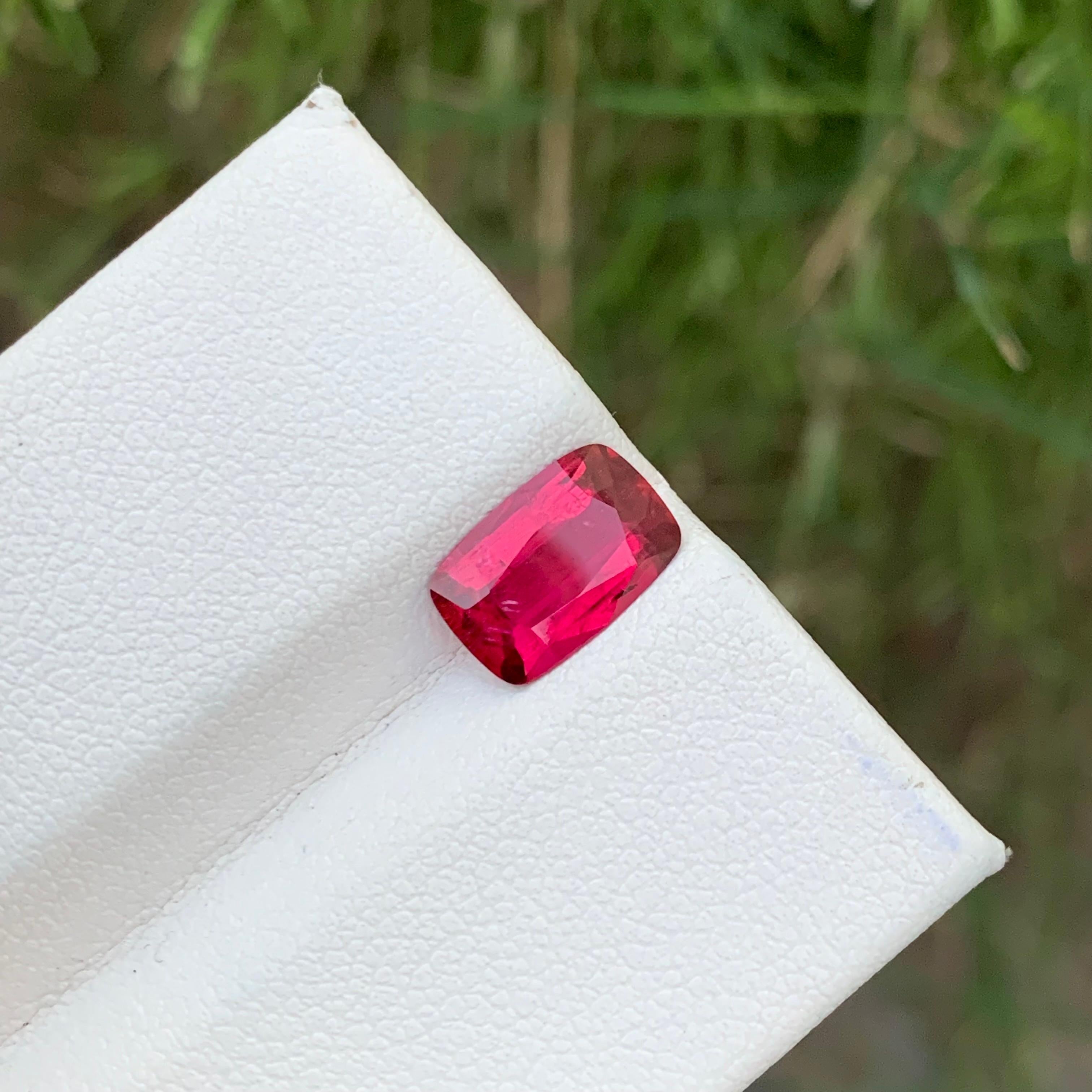1.75 Carats Natural Loose Red Rubellite Tourmaline Oval Cushion Shape  In New Condition For Sale In Peshawar, PK