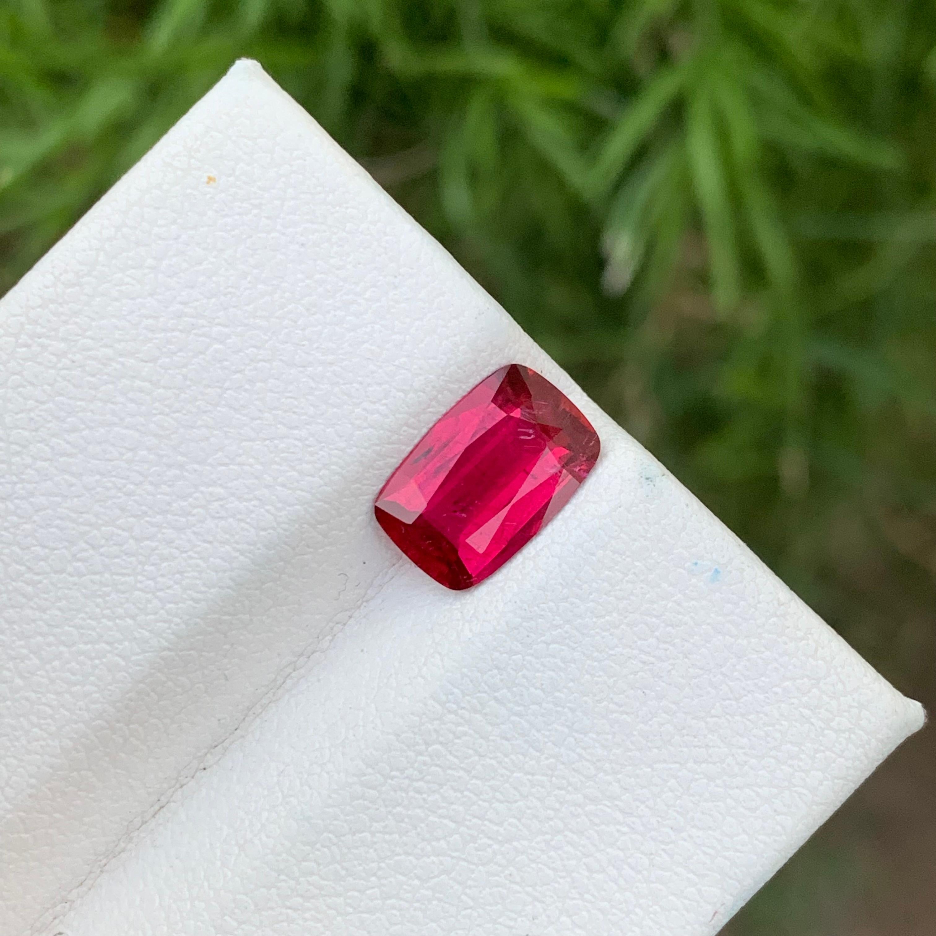 Women's or Men's 1.75 Carats Natural Loose Red Rubellite Tourmaline Oval Cushion Shape  For Sale