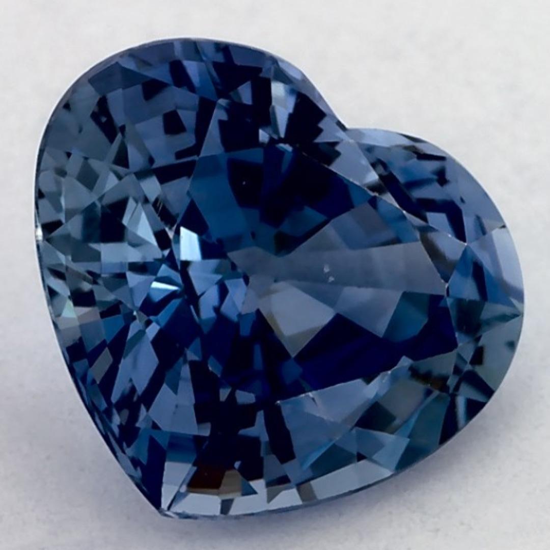 Ein sehr wertvoller September-Geburtsstein mit einer bezaubernden blauen Farbe. Man glaubt, dass sie dem Leben Glück und Reichtum bringen.

Entdecken Sie die lebendige Kollektion von Smaragden, Rubinen und Saphiren in unserem Geschäft, die als lose
