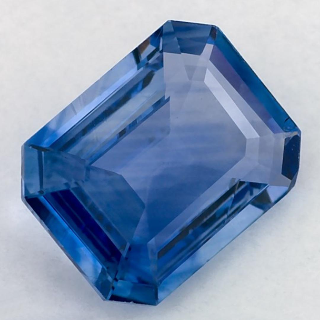 Questo zaffiro blu naturale offre eleganza e raffinatezza. Con la sua ricca saturazione del colore e il taglio preciso, è il centro perfetto per un anello di fidanzamento o un design di gioielli di lusso.

Questo zaffiro proviene dallo Sri Lanka