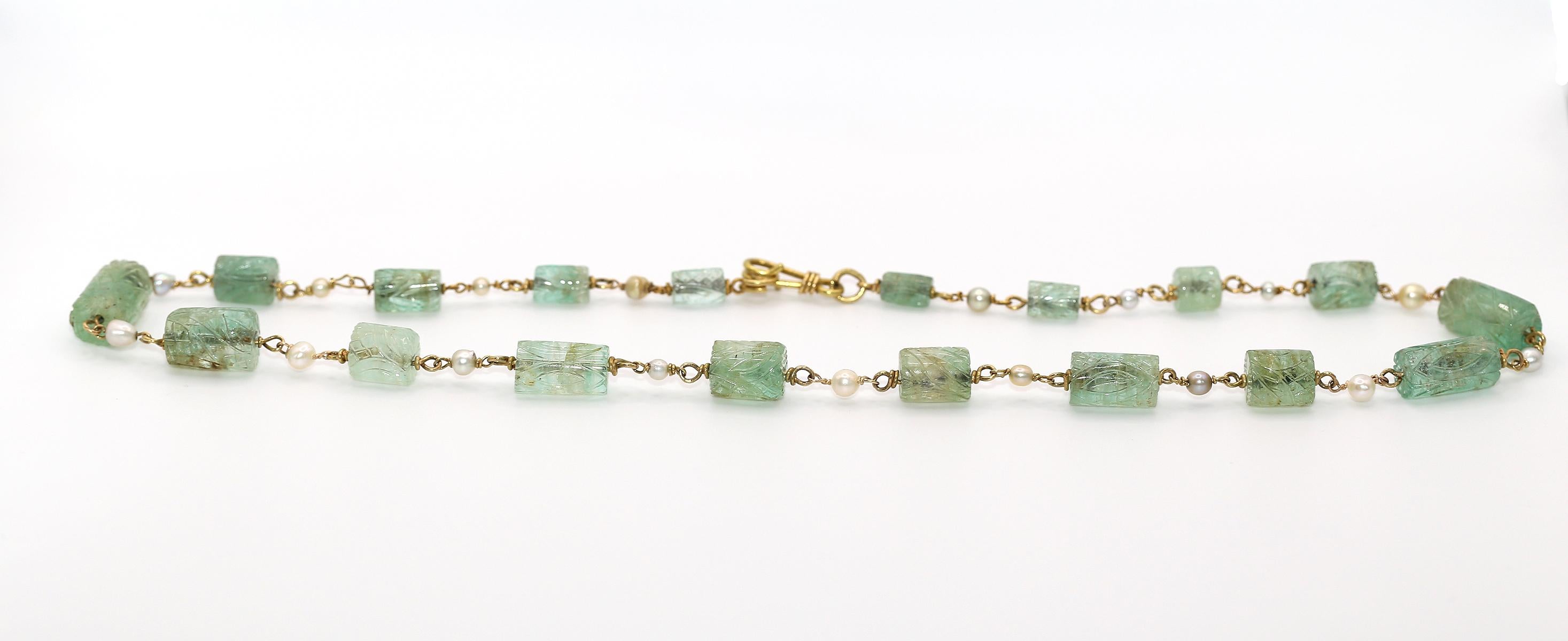 Collier de 175 ct d'émeraudes naturelles de Colombie sculptées et de perles, 1900 en vente 6