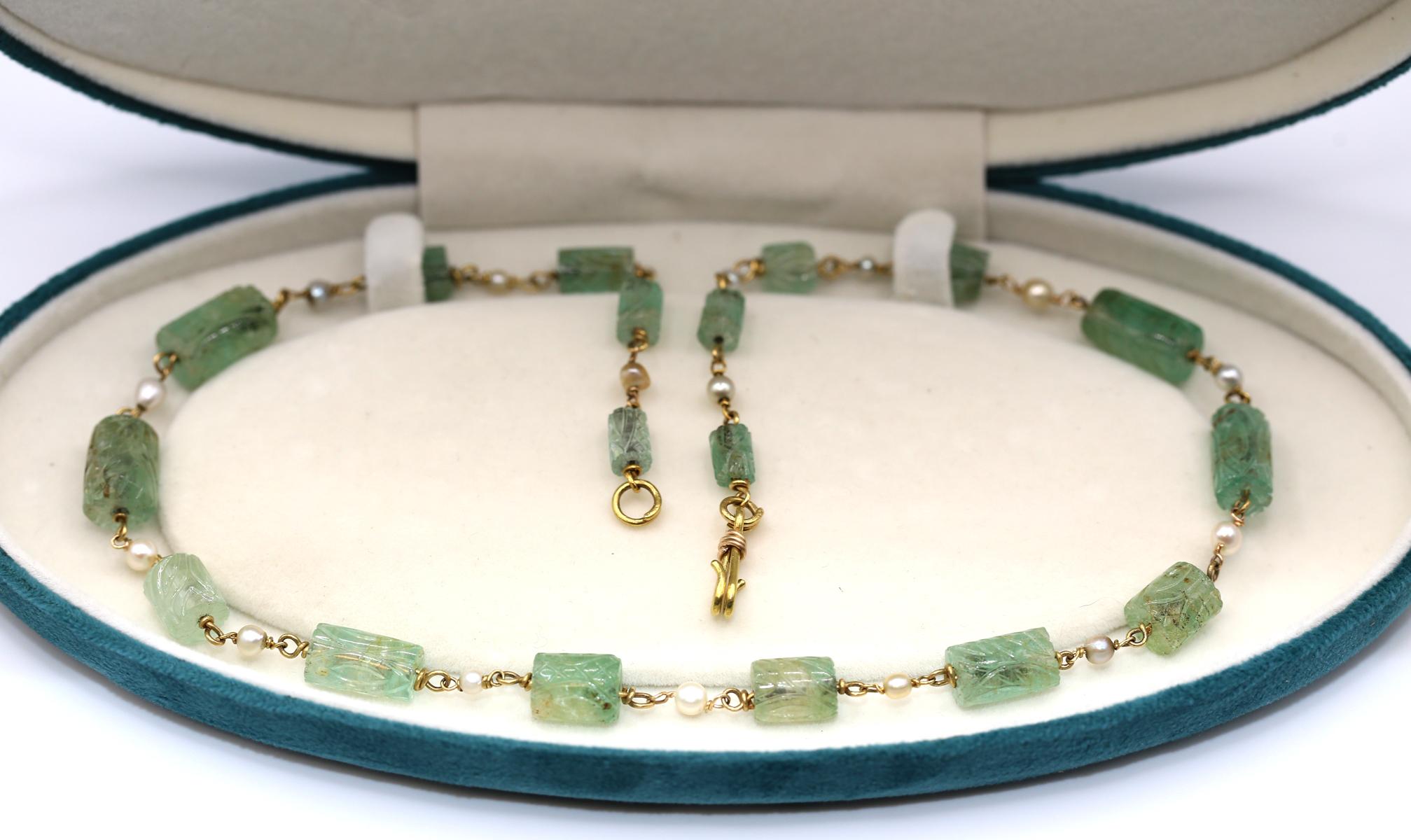 Collier de 175 ct d'émeraudes naturelles de Colombie sculptées et de perles, 1900 en vente 8