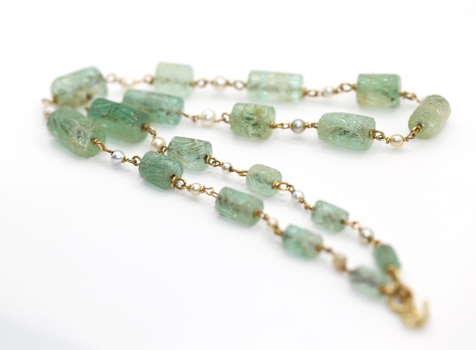 Collier de 175 ct d'émeraudes naturelles de Colombie sculptées et de perles, 1900 en vente 2