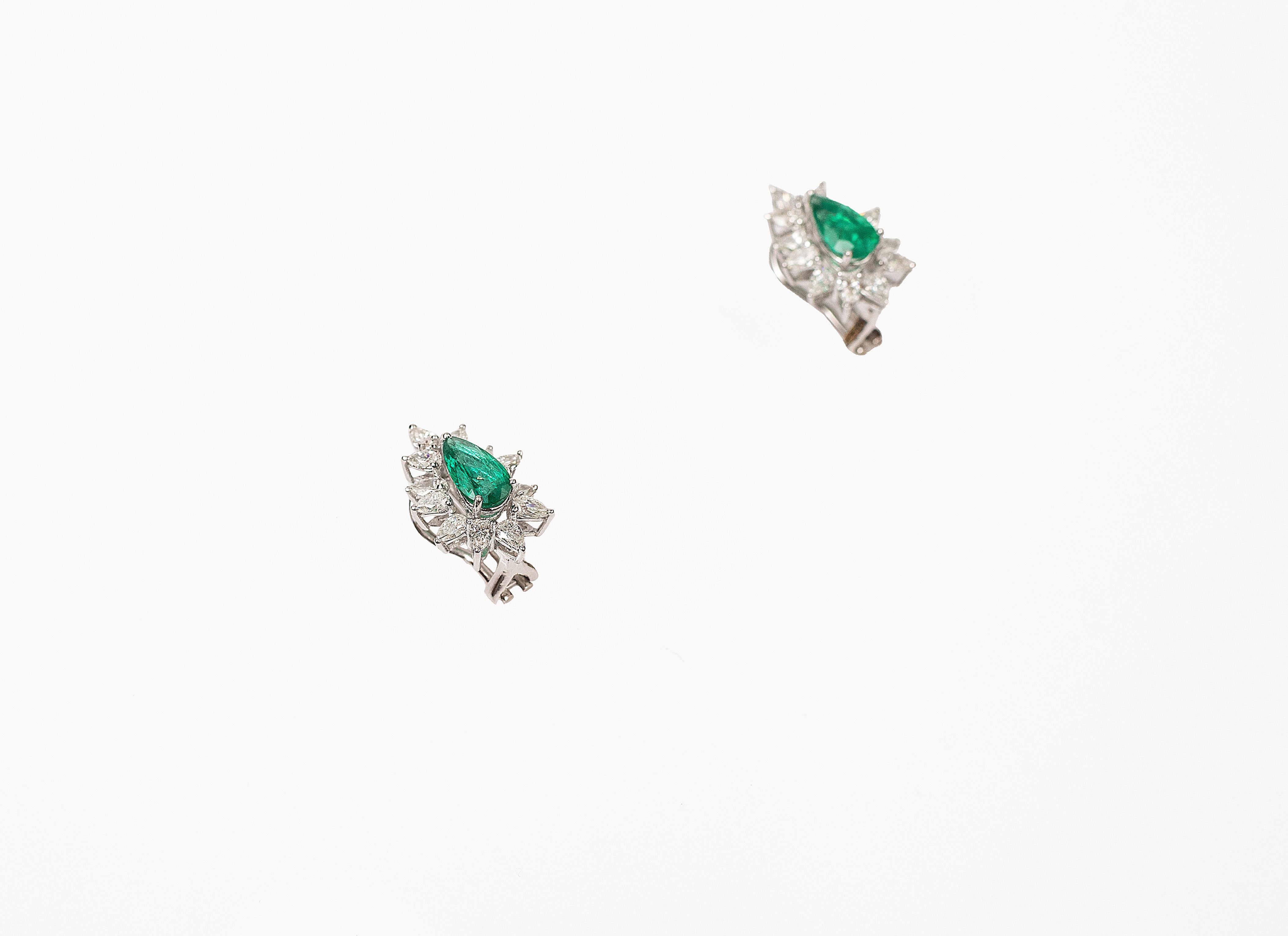 Handcrafted elegant Stud Earrings in 18K Gold Studded with Fancy Shape Diamond and Natural Emerald.
Gold Weight - 6.030 gms

Diamond Clarity - VS-Si
Colour - G-H

Emerald - Pear Shape Natural Emerald
