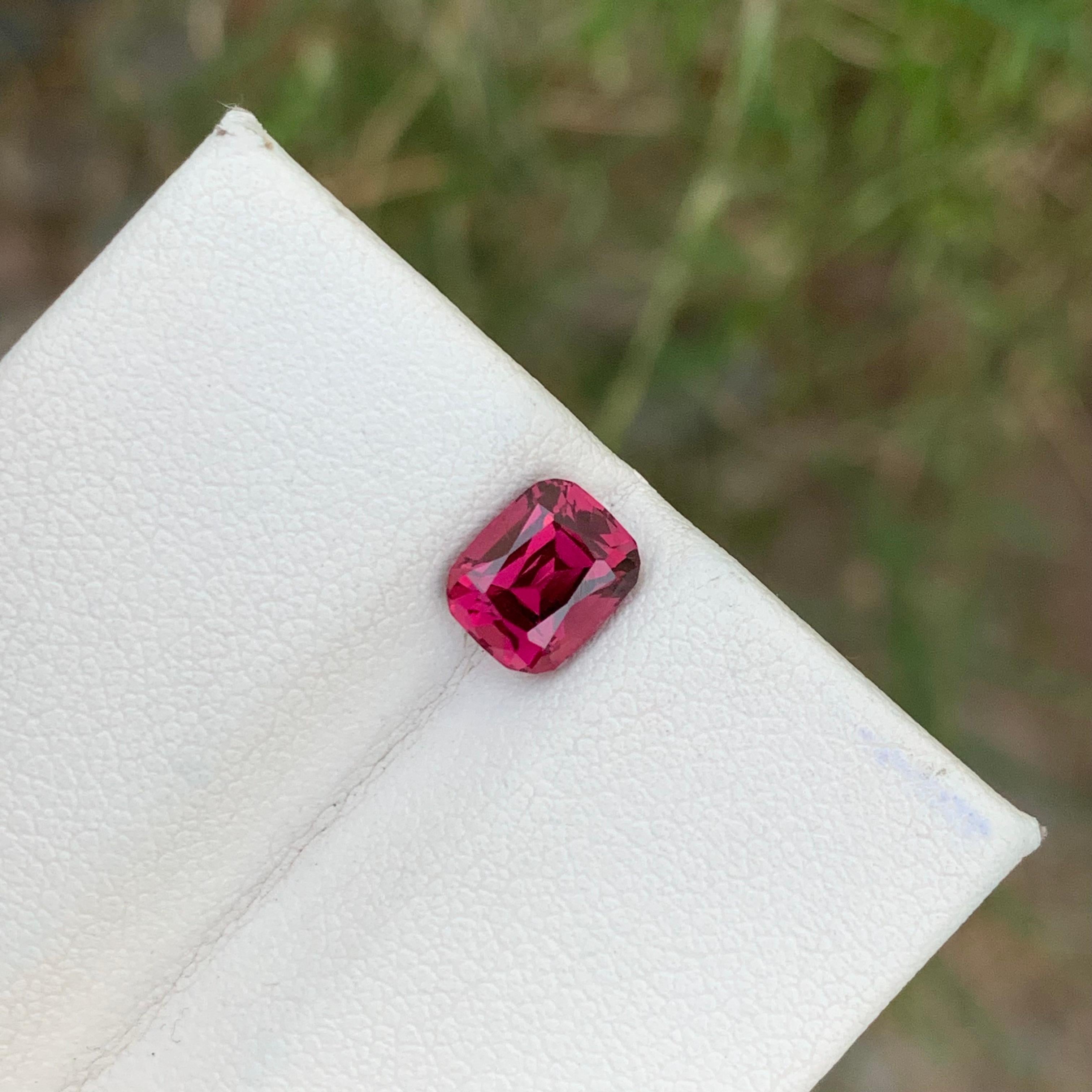 1.75 Cts Natural Loose Rhodolite Garnet Ring Gem From Tanzania Mine In New Condition For Sale In Peshawar, PK