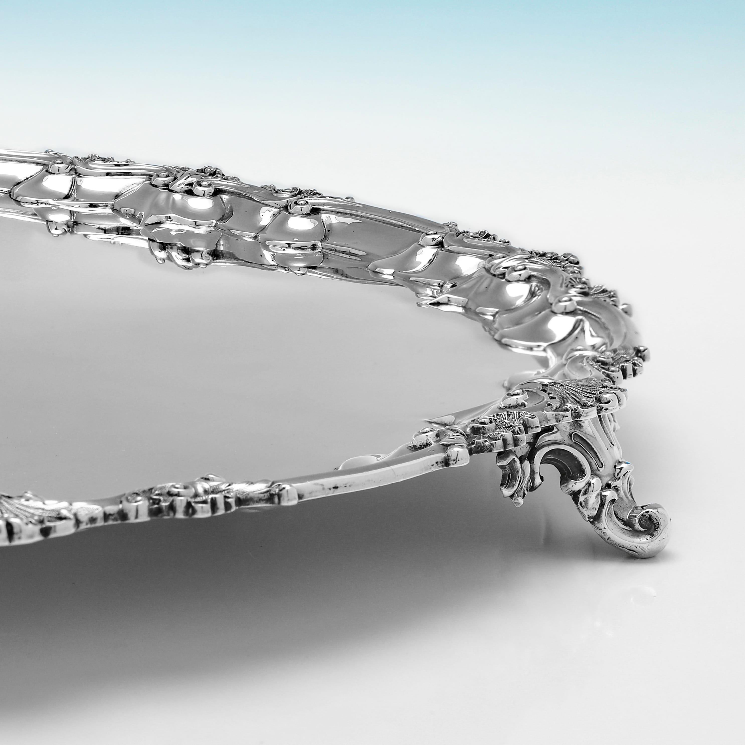 Victorien Plateau victorien en argent sterling de 17,5 pouces fabriqué en 1839 par Robert Hennell III en vente