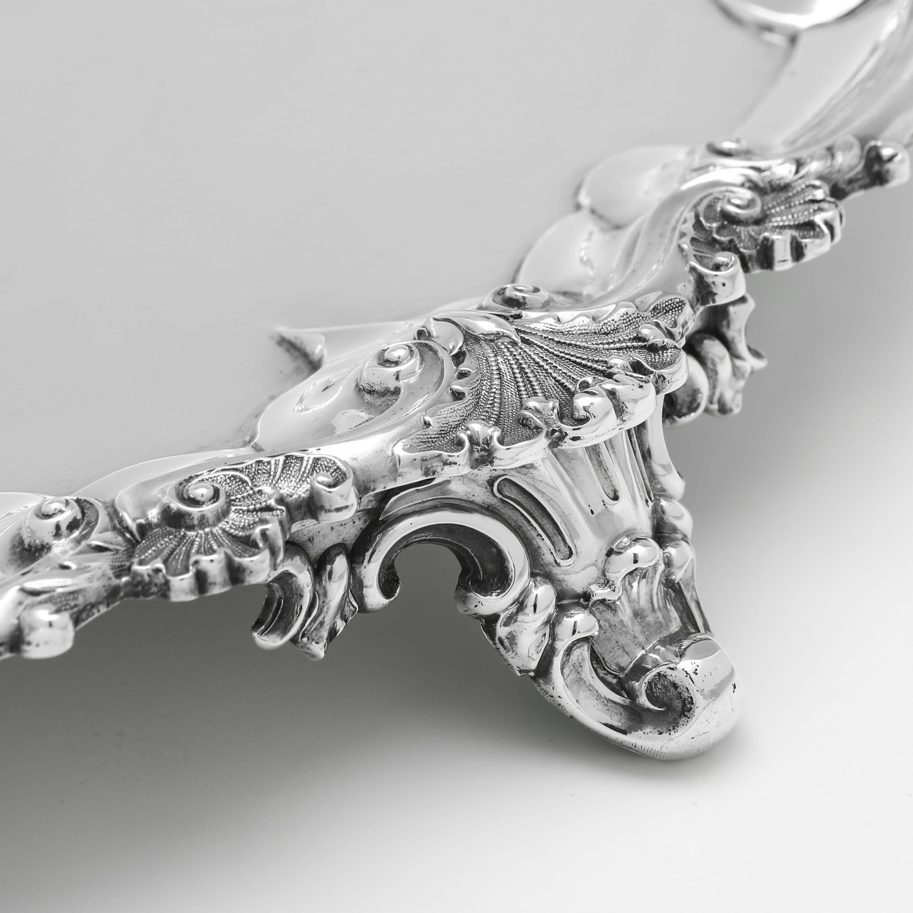 Anglais Plateau victorien en argent sterling de 17,5 pouces fabriqué en 1839 par Robert Hennell III en vente
