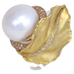 17.5 mm Pearl South Sea Diamonds 18 K Yellow Gold Flower Ring, 1970