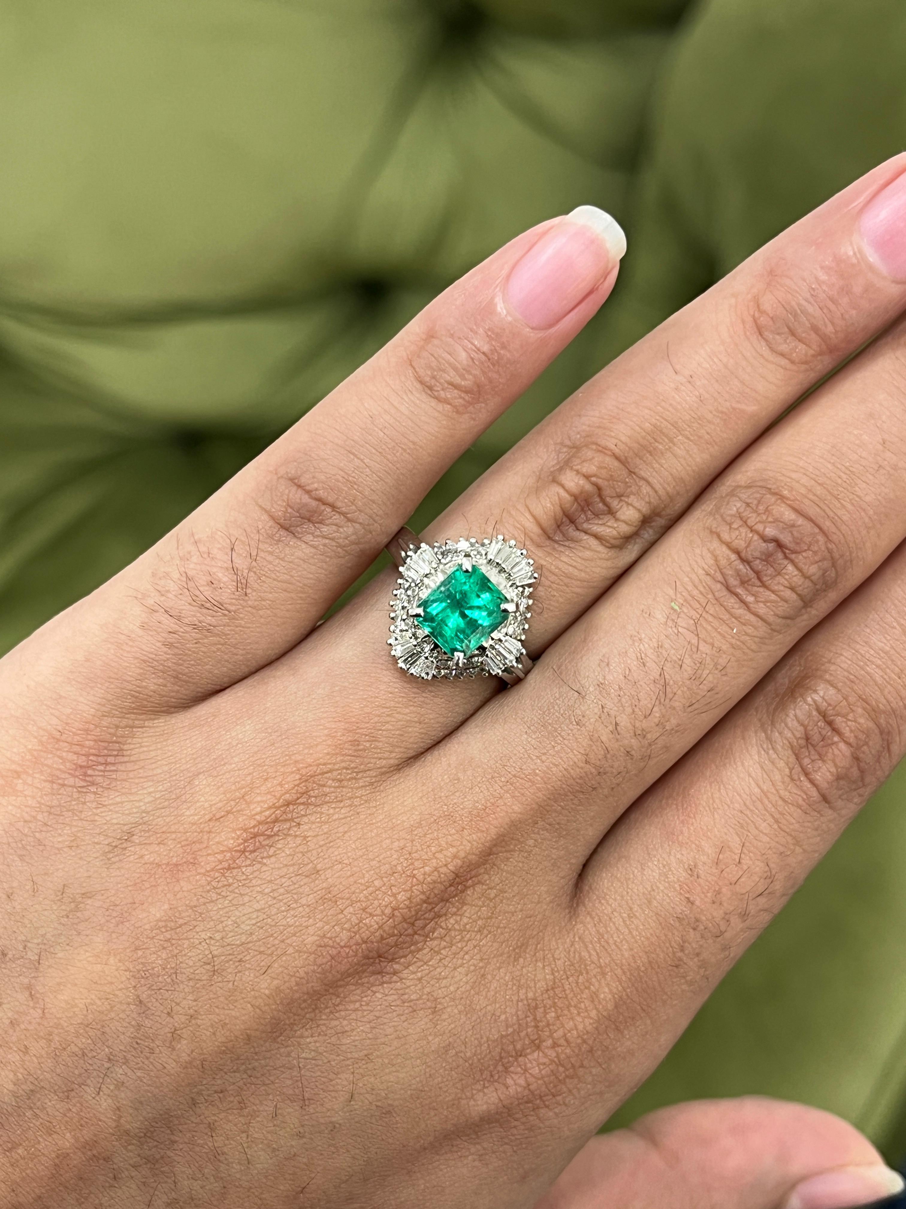 1,750 Karat Smaragd-Cocktailring in PT900 (Art déco) im Angebot