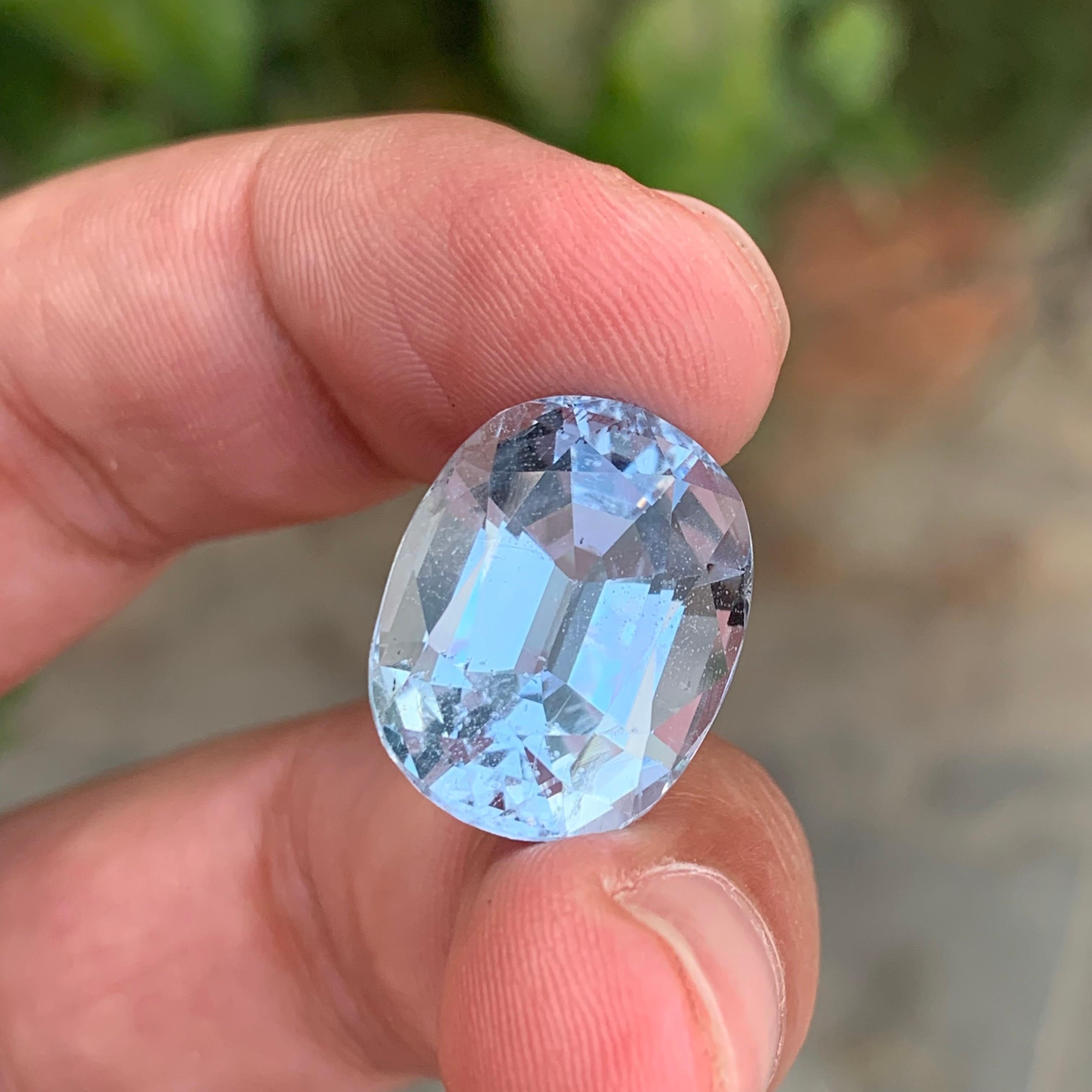 17,50 Karat Wunderschöner facettierter Santa-Maria-Aquamarin in ovaler Form im Angebot 5