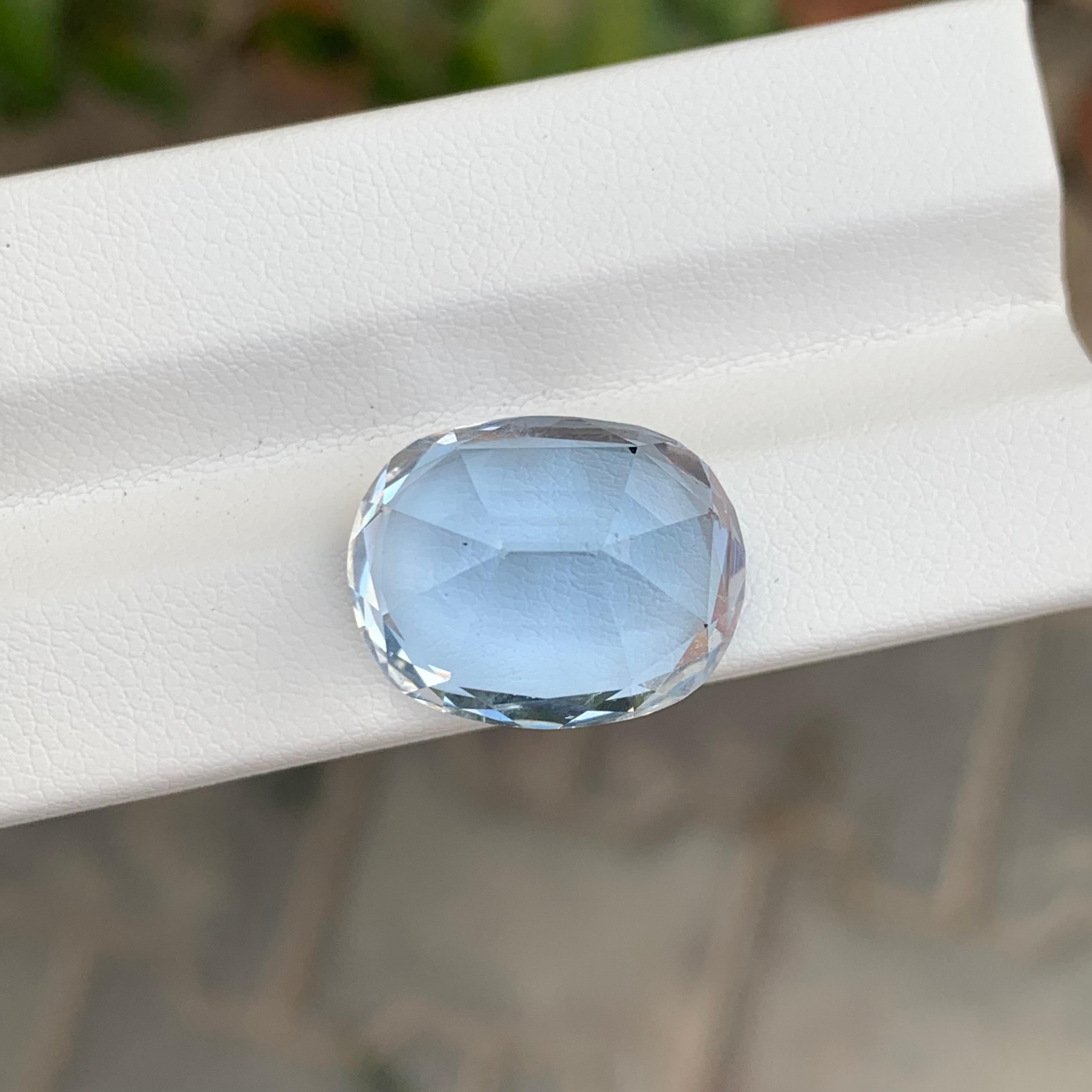 17,50 Karat Wunderschöner facettierter Santa-Maria-Aquamarin in ovaler Form im Angebot 1