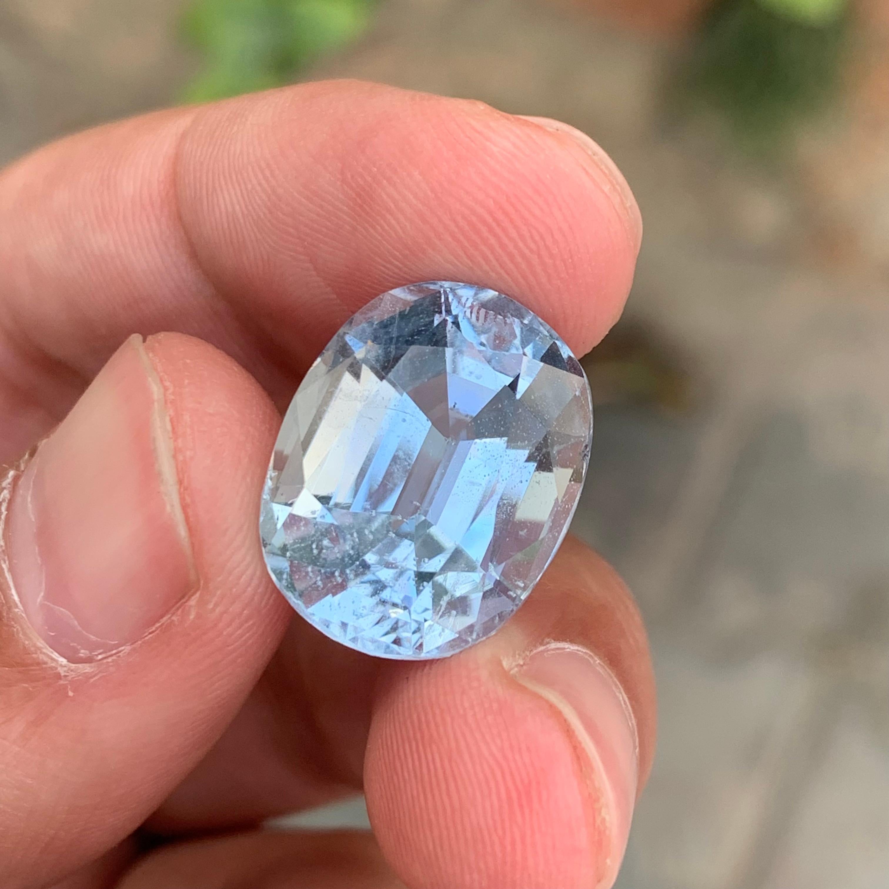 17,50 Karat Wunderschöner facettierter Santa-Maria-Aquamarin in ovaler Form im Angebot 3