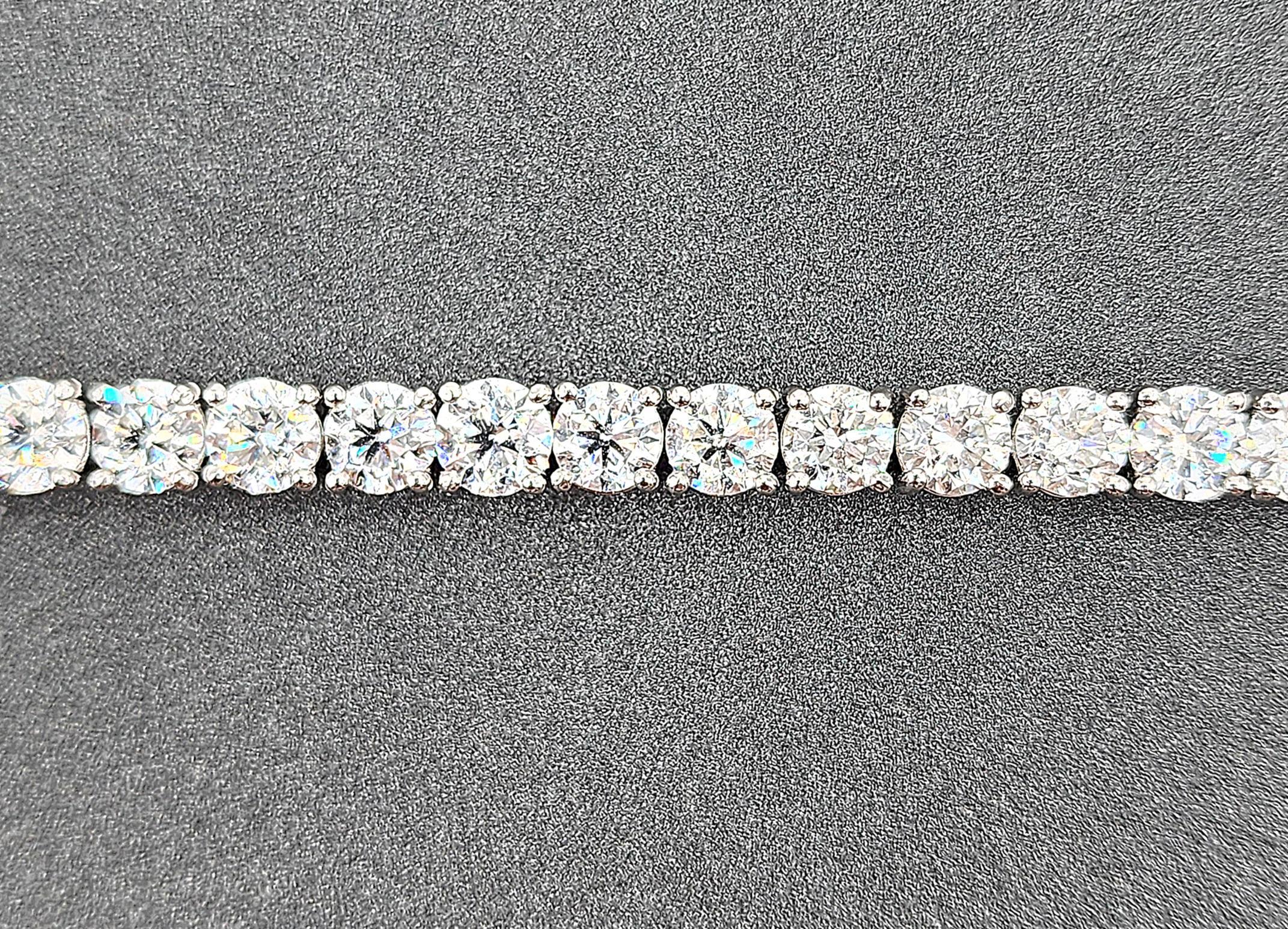 Bracelet tennis en platine avec diamants de 17.50 carats en vente 3