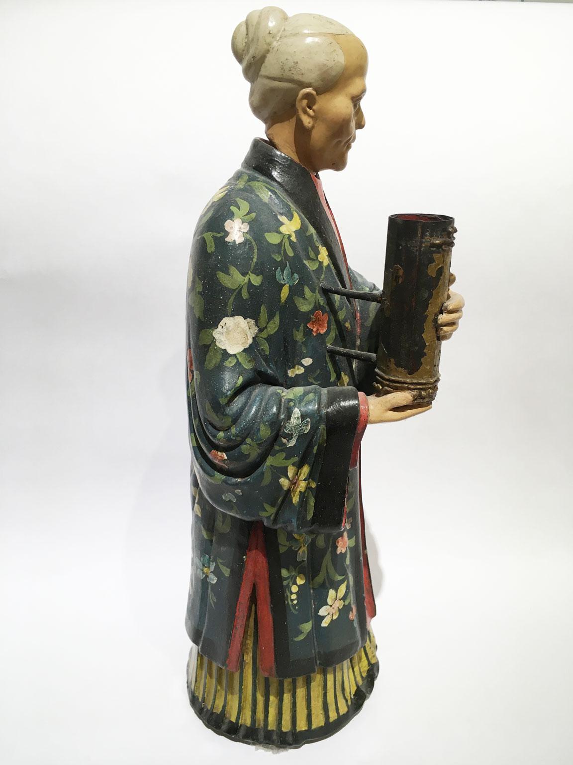 1750 Italia Figura china de terracota policromada lacada con decoración floral en Bueno estado para la venta en Brescia, IT