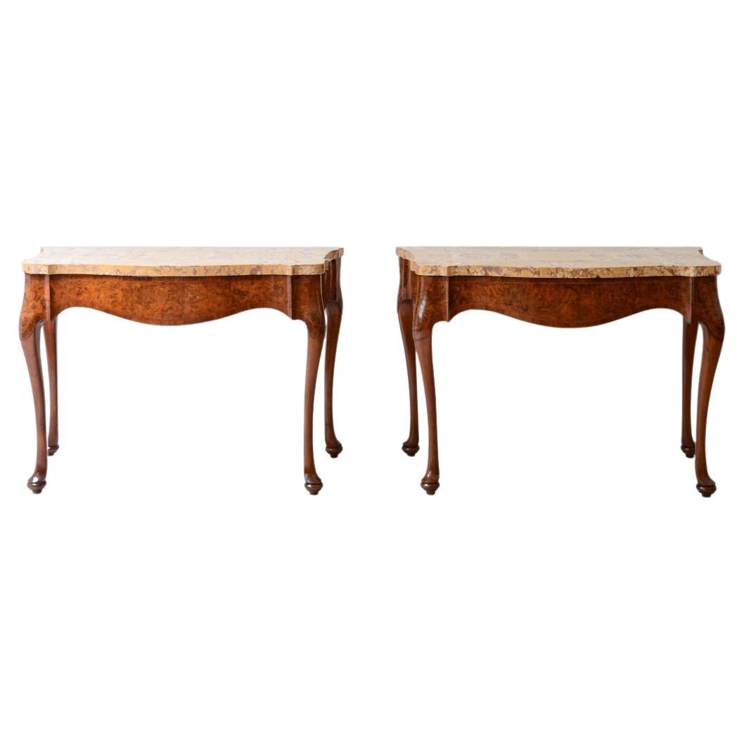 1750 Pair of important consoles in walnut burl and roman marble