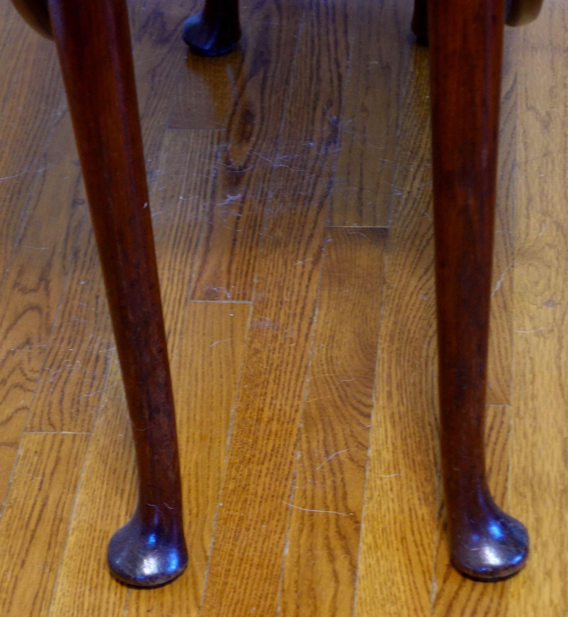 1750 Queen Anne Table with Oval Drop Leaves on Turned Legs In Good Condition For Sale In Norton, MA