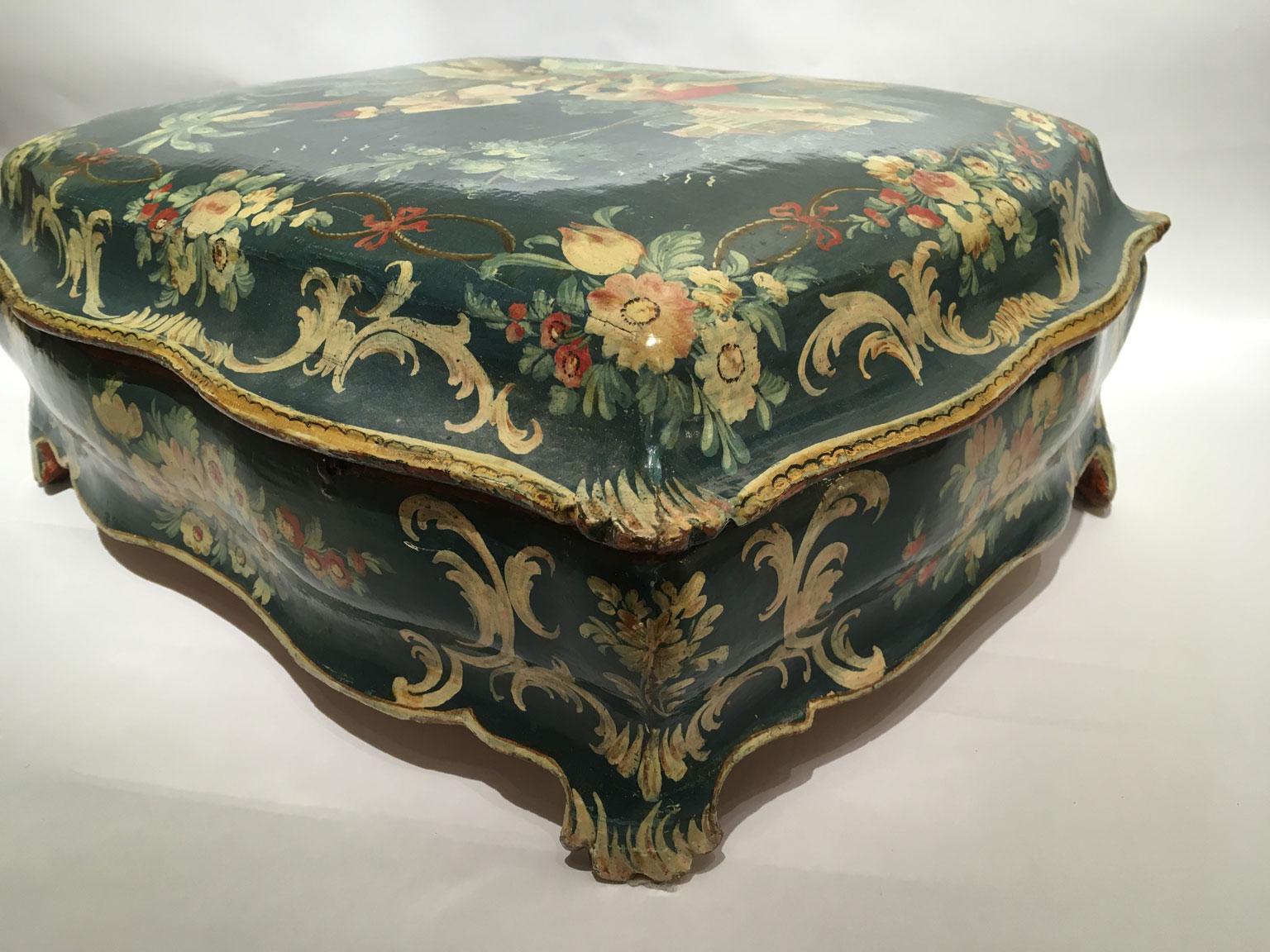 1750 Venezia Italia Caja de madera lacada azul con flores y figuras en venta 7