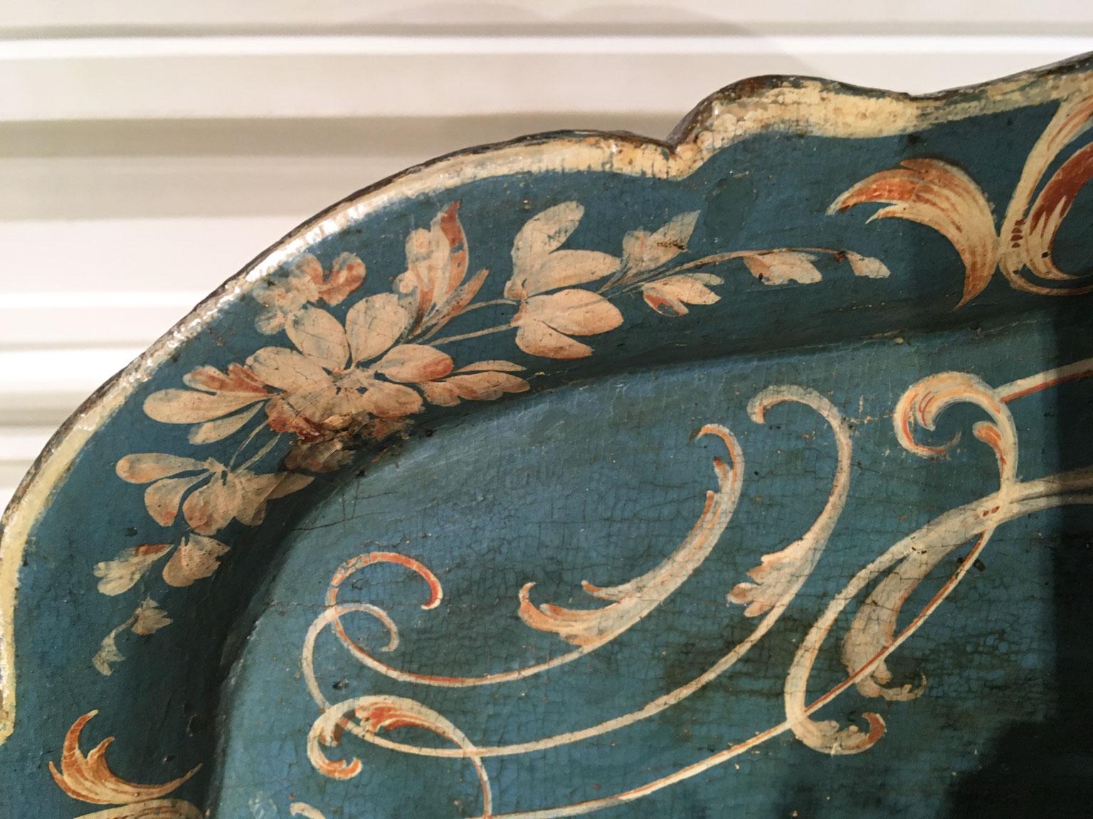 Venezia, Italie, laqué bleu 1750  Plateau en bois avec scènes rurales et fleurs en vente 2