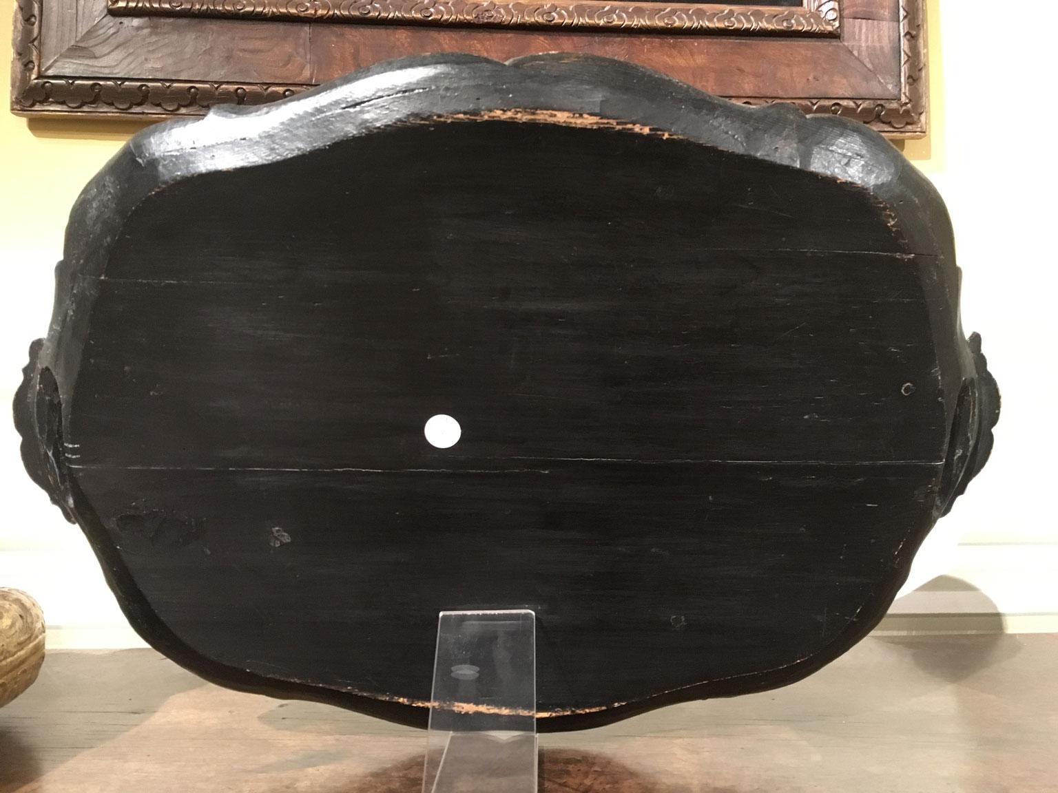 italien Venezia, Italie, laqué bleu 1750  Plateau en bois avec scènes rurales et fleurs en vente