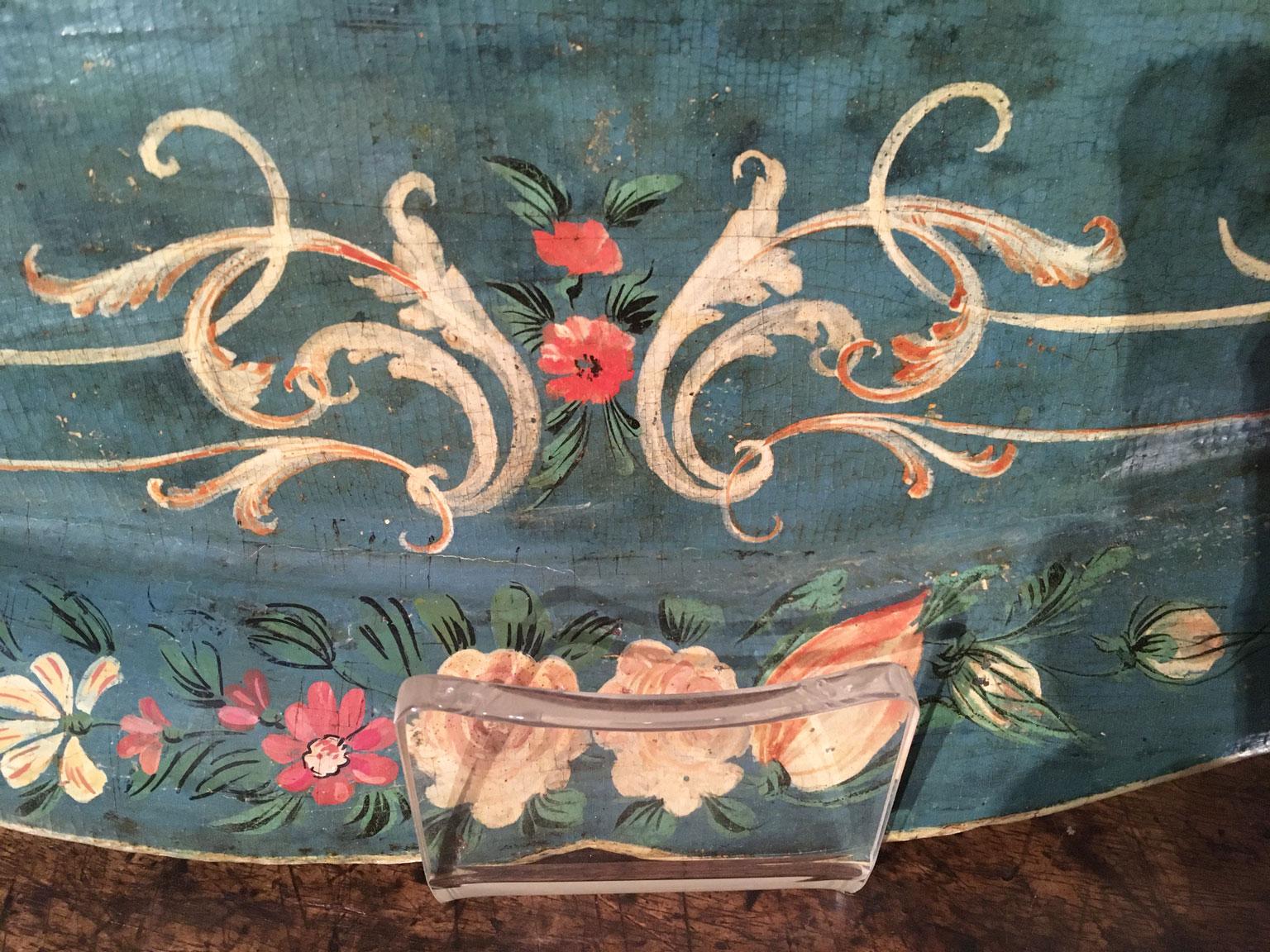 XVIIIe siècle Venezia, Italie, laqué bleu 1750  Plateau en bois avec scènes rurales et fleurs en vente