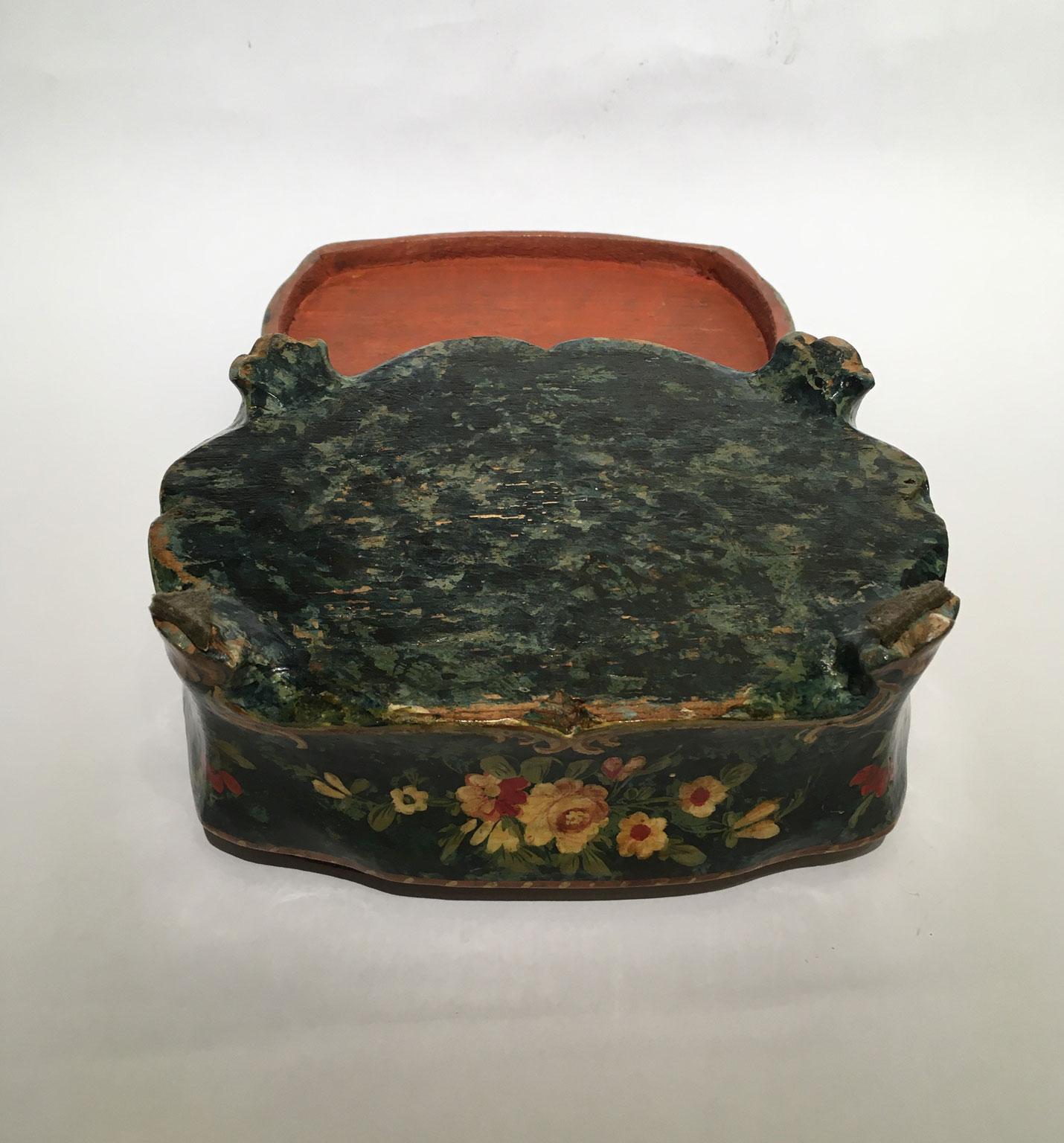 1750 Venezia Italy Green Lacquered Wooden Box Jewelry Case and Floral Decoration For Sale 5