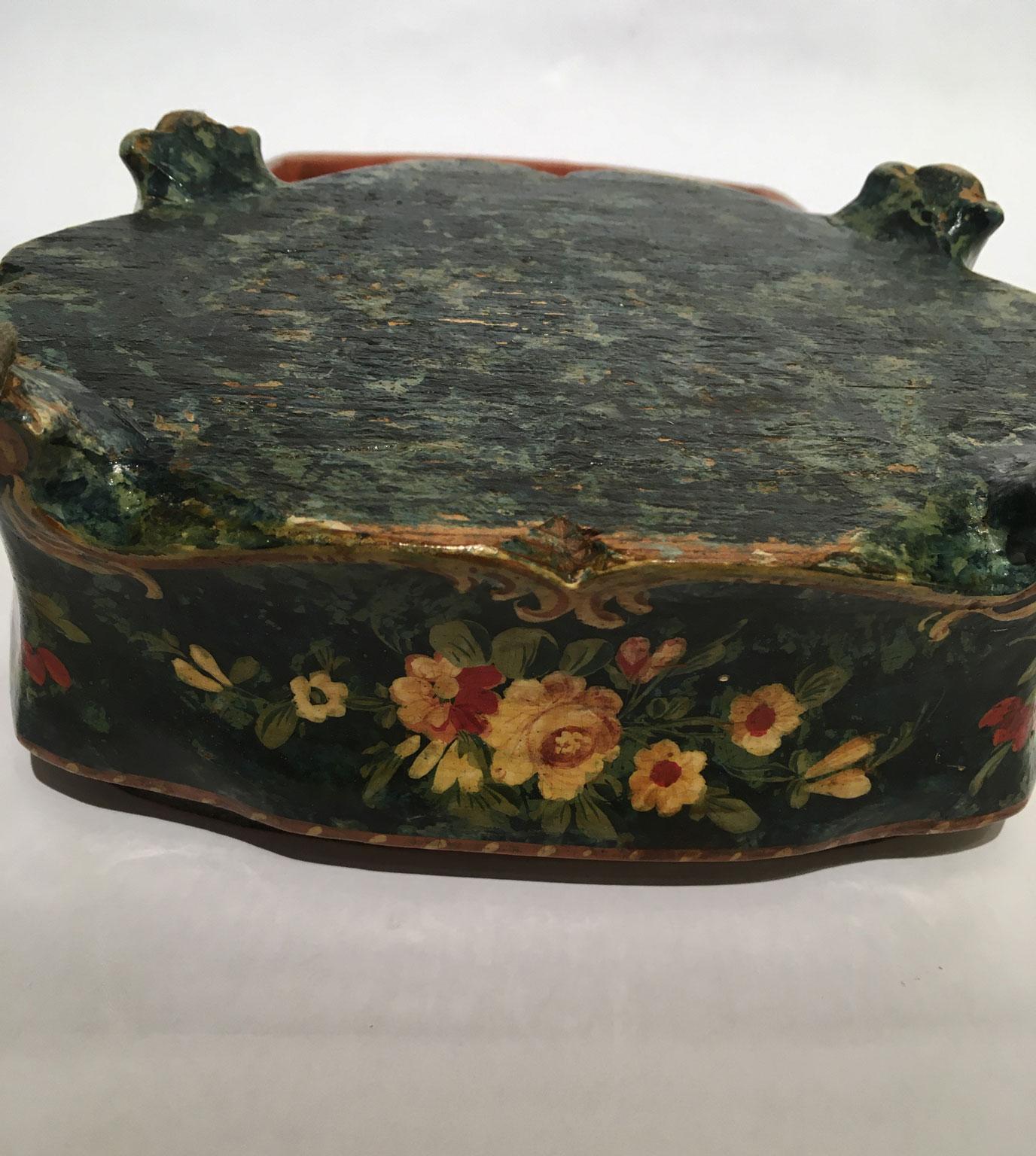 1750 Venezia Italy Green Lacquered Wooden Box Jewelry Case and Floral Decoration For Sale 6