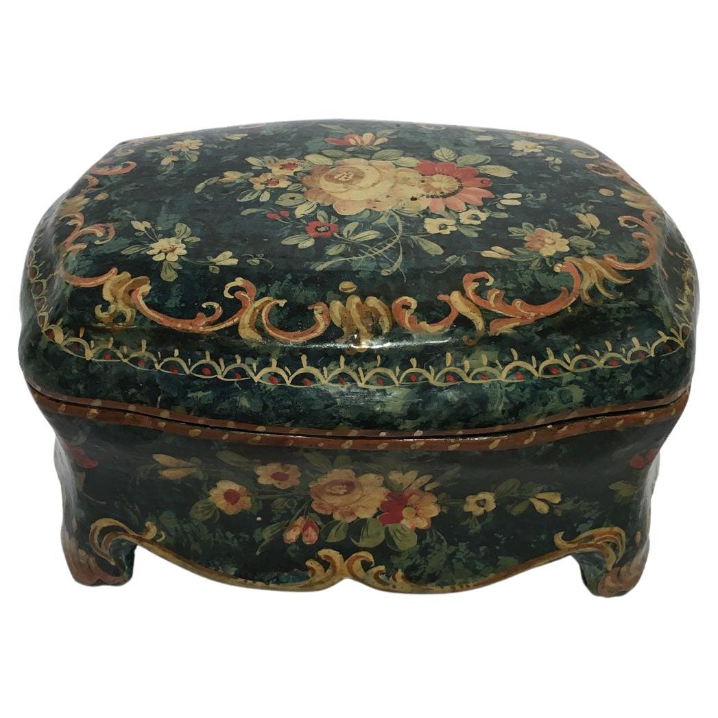 1750 Venezia Italy Green Lacquered Wooden Box Jewelry Case and Floral Decoration For Sale