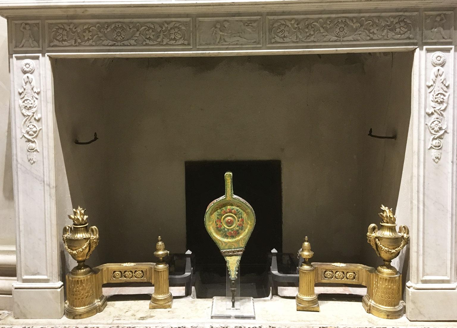 1750 Venecia Italia Fuelle de chimenea de madera lacada en verde con flores en venta 4