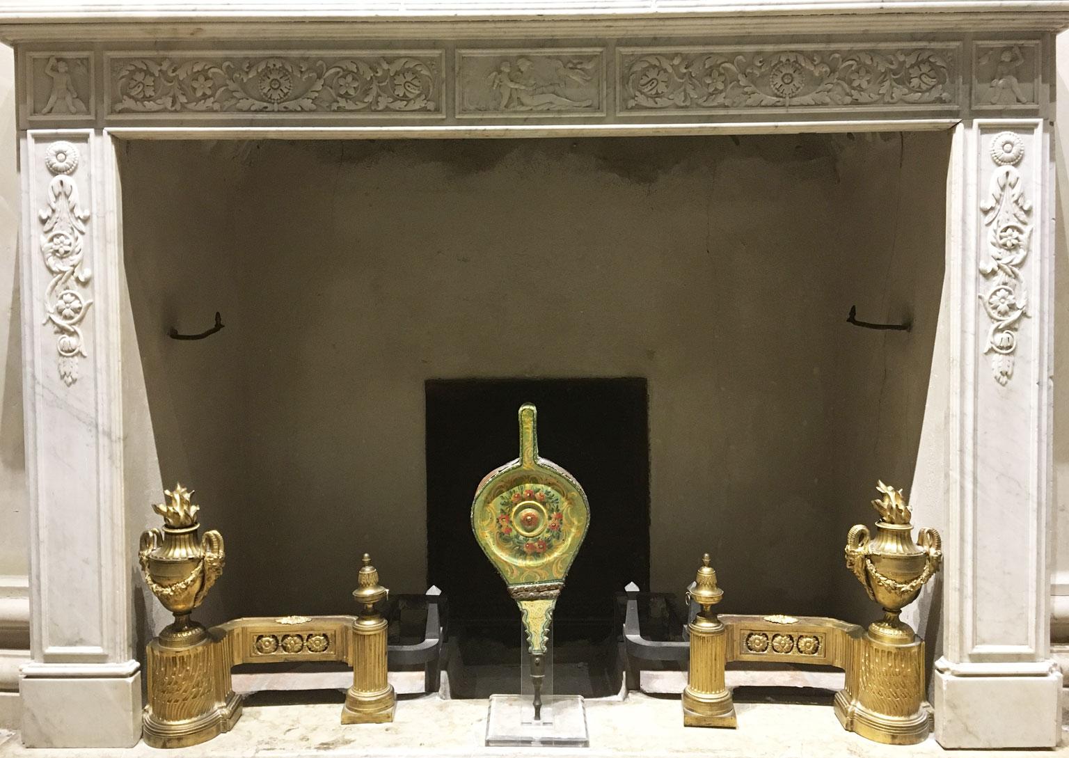 1750 Venecia Italia Fuelle de chimenea de madera lacada en verde con flores en venta 5