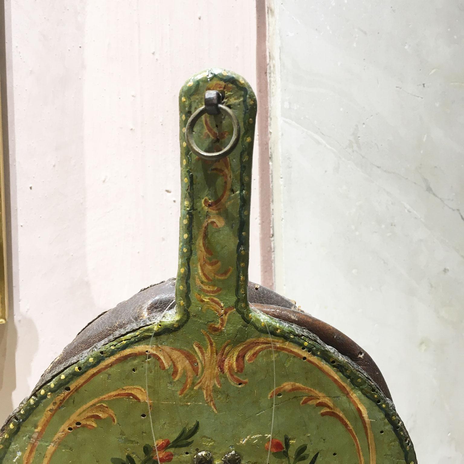 1750 Venecia Italia Fuelle de chimenea de madera lacada en verde con flores Bronce en venta