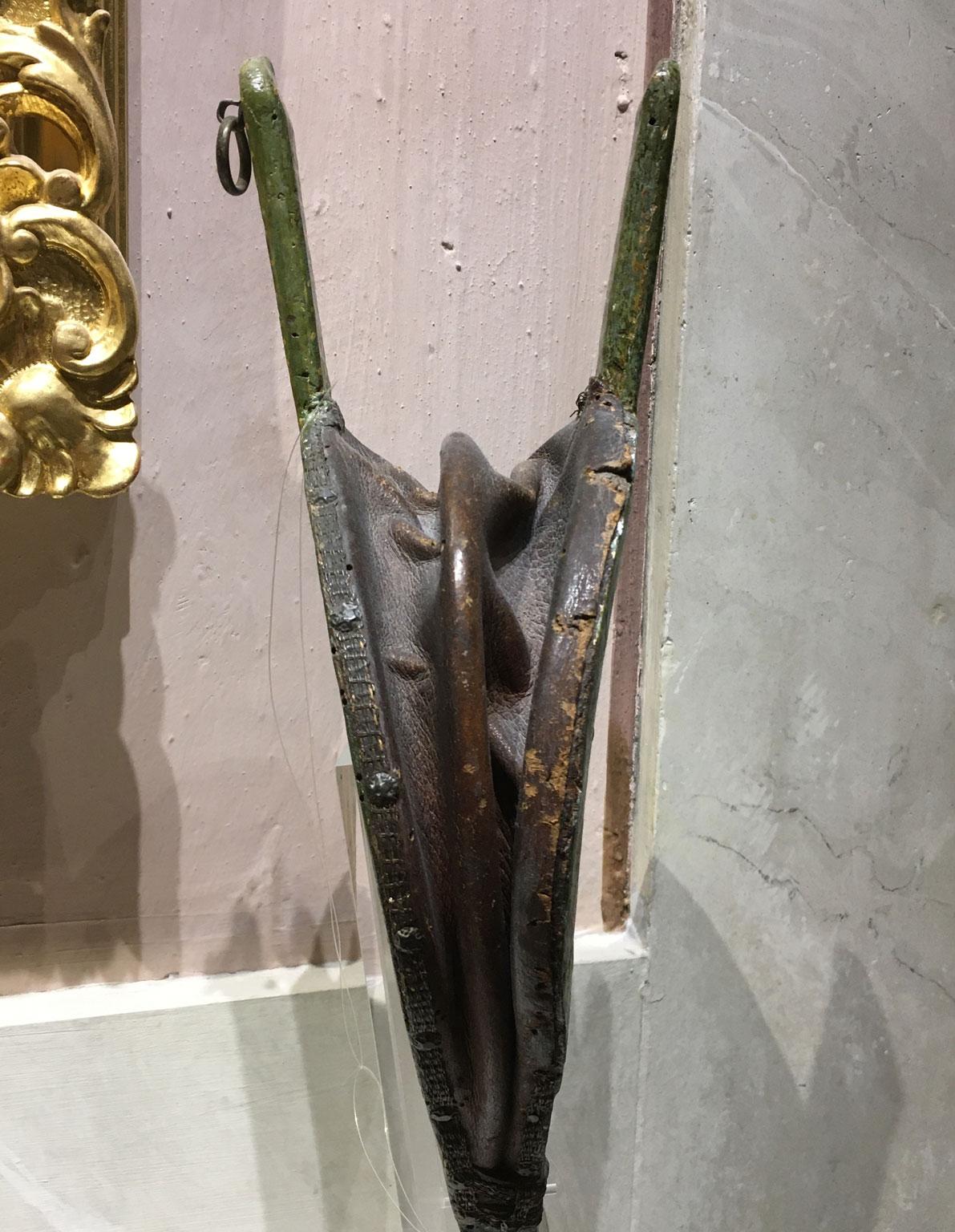 1750 Venecia Italia Fuelle de chimenea de madera lacada en verde con flores en venta 1