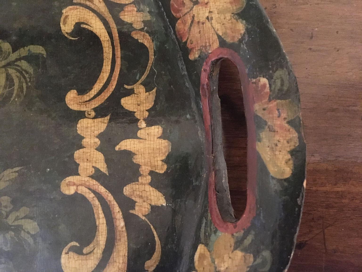1750 Venezia Italien Grün lackiertes Holztablett mit chinesischen Figuren im Angebot 5