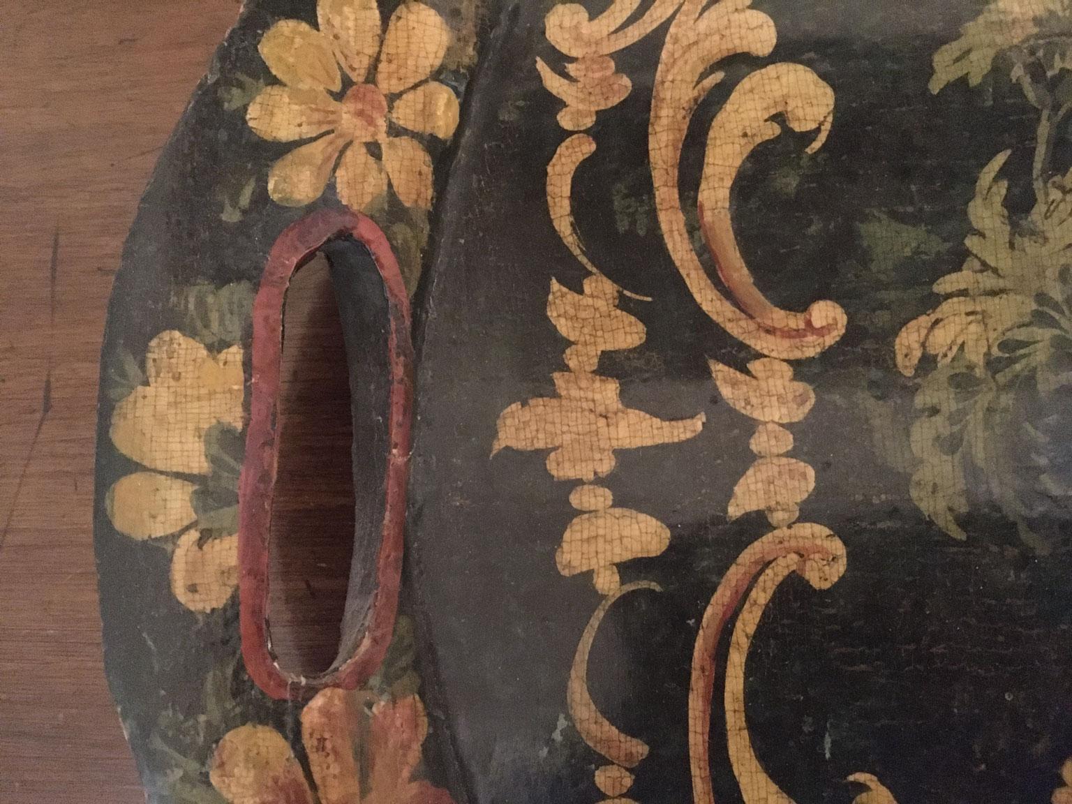 1750 Venezia Italien Grün lackiertes Holztablett mit chinesischen Figuren im Angebot 6