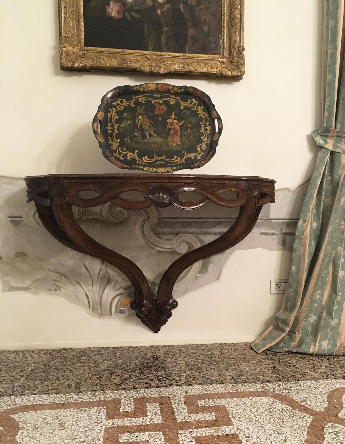 1750 Venezia Italien Grün lackiertes Holztablett mit chinesischen Figuren im Angebot 10