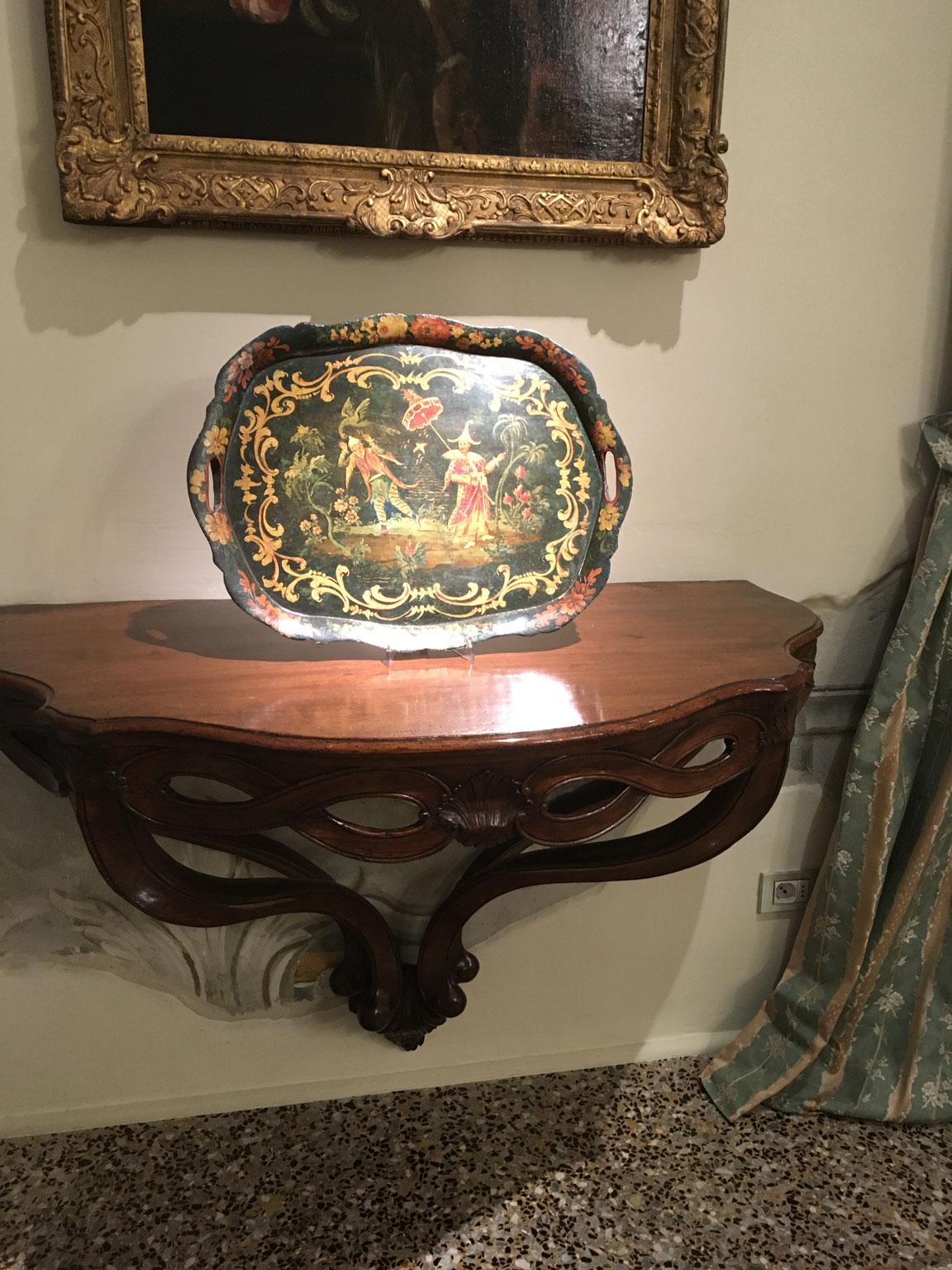 1750 Venezia Italien Grün lackiertes Holztablett mit chinesischen Figuren im Angebot 11