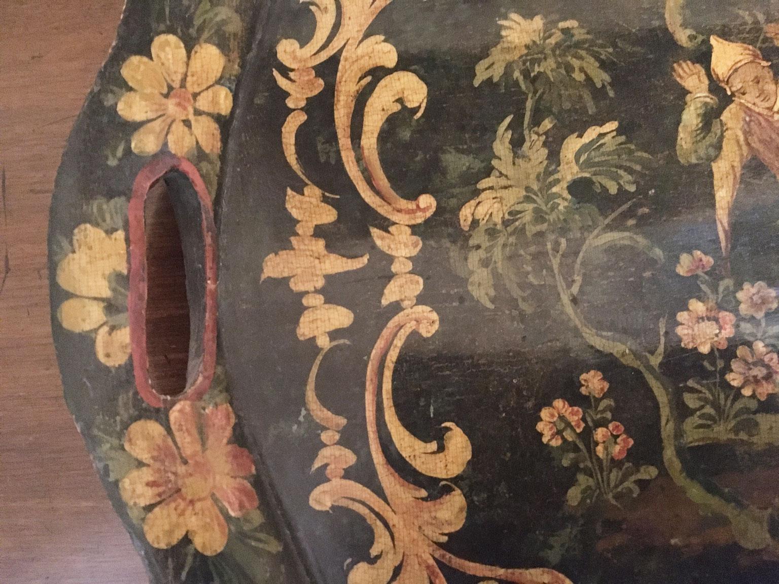 1750 Venezia Italien Grün lackiertes Holztablett mit chinesischen Figuren im Zustand „Gut“ im Angebot in Brescia, IT