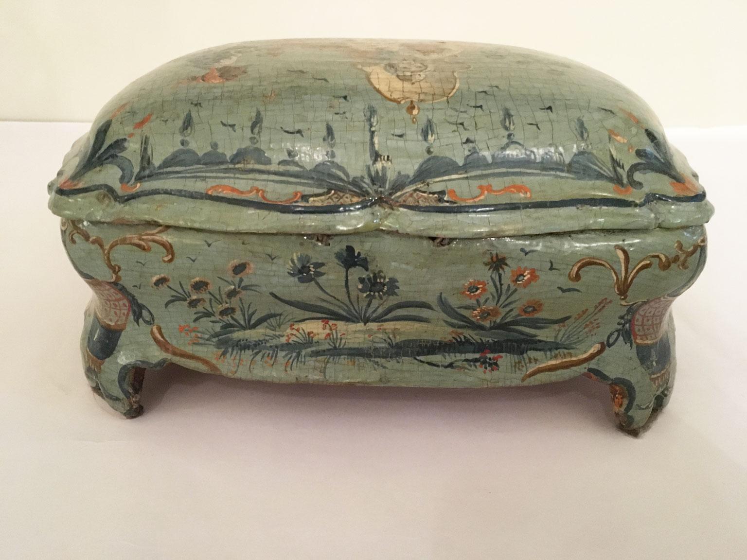 1750 Venecia Italia Caja de madera lacada en verde azul claro y perfilada con flores en venta 2