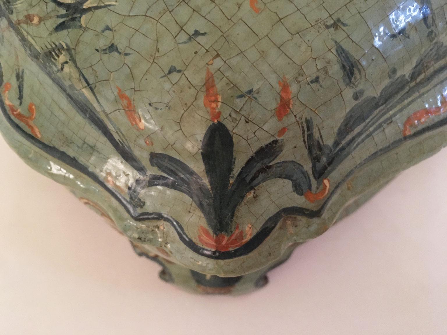 1750 Venecia Italia Caja de madera lacada en verde azul claro y perfilada con flores en venta 12