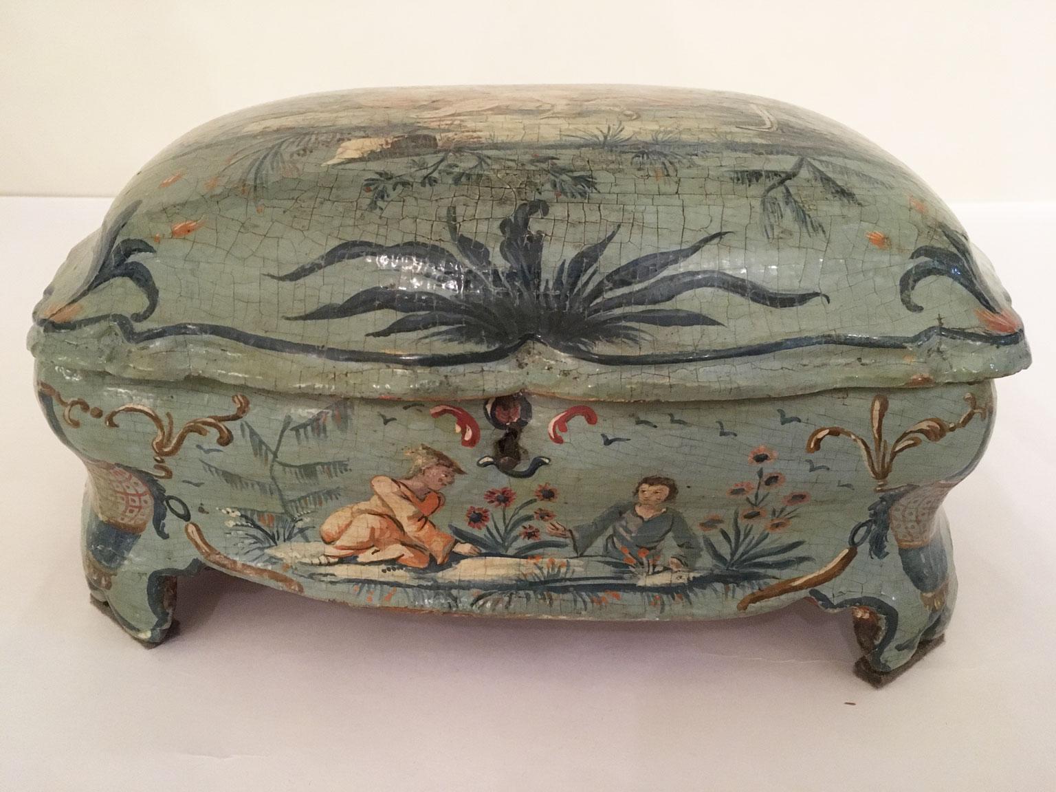 1750 Venecia Italia Caja de madera lacada en verde azul claro y perfilada con flores Hecho a mano en venta