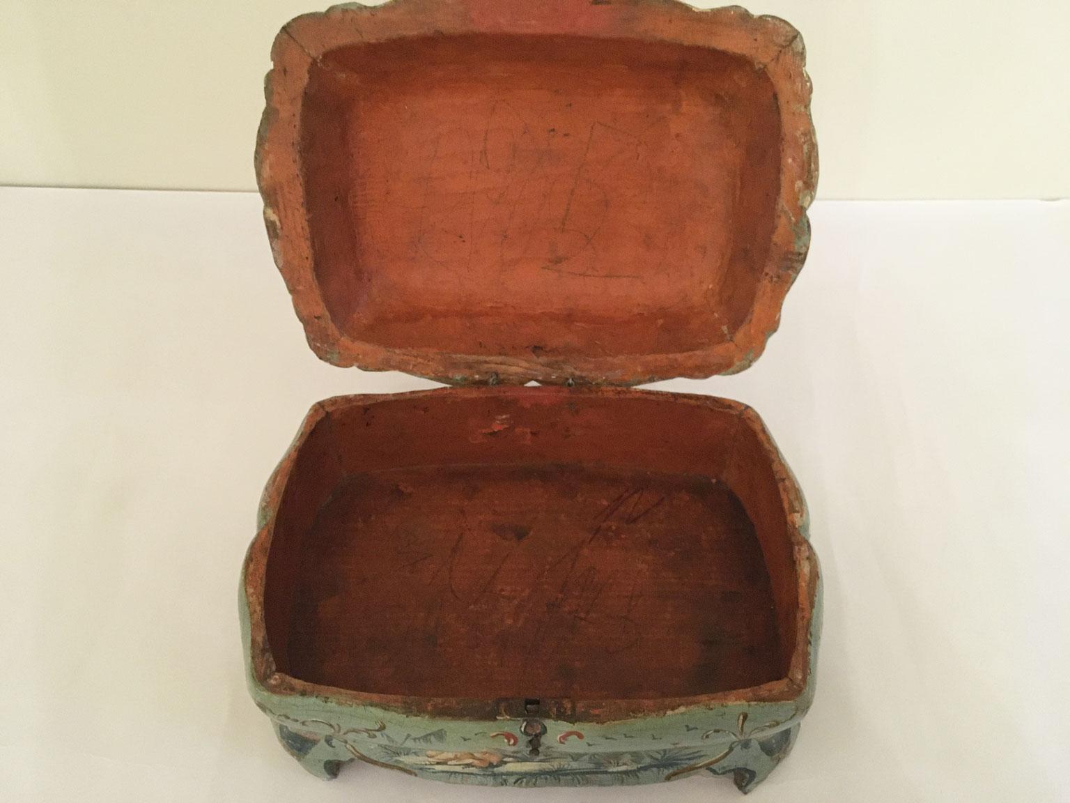 1750 Venecia Italia Caja de madera lacada en verde azul claro y perfilada con flores en Bueno estado para la venta en Brescia, IT