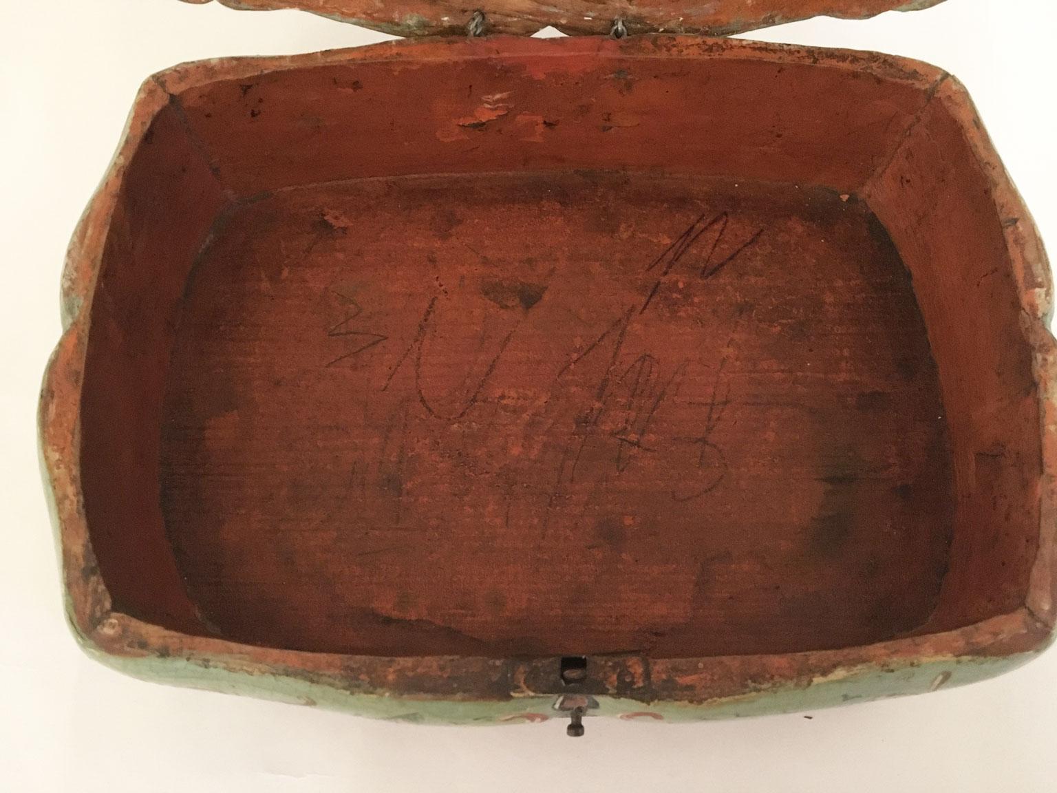 1750 Venecia Italia Caja de madera lacada en verde azul claro y perfilada con flores siglo XVIII en venta