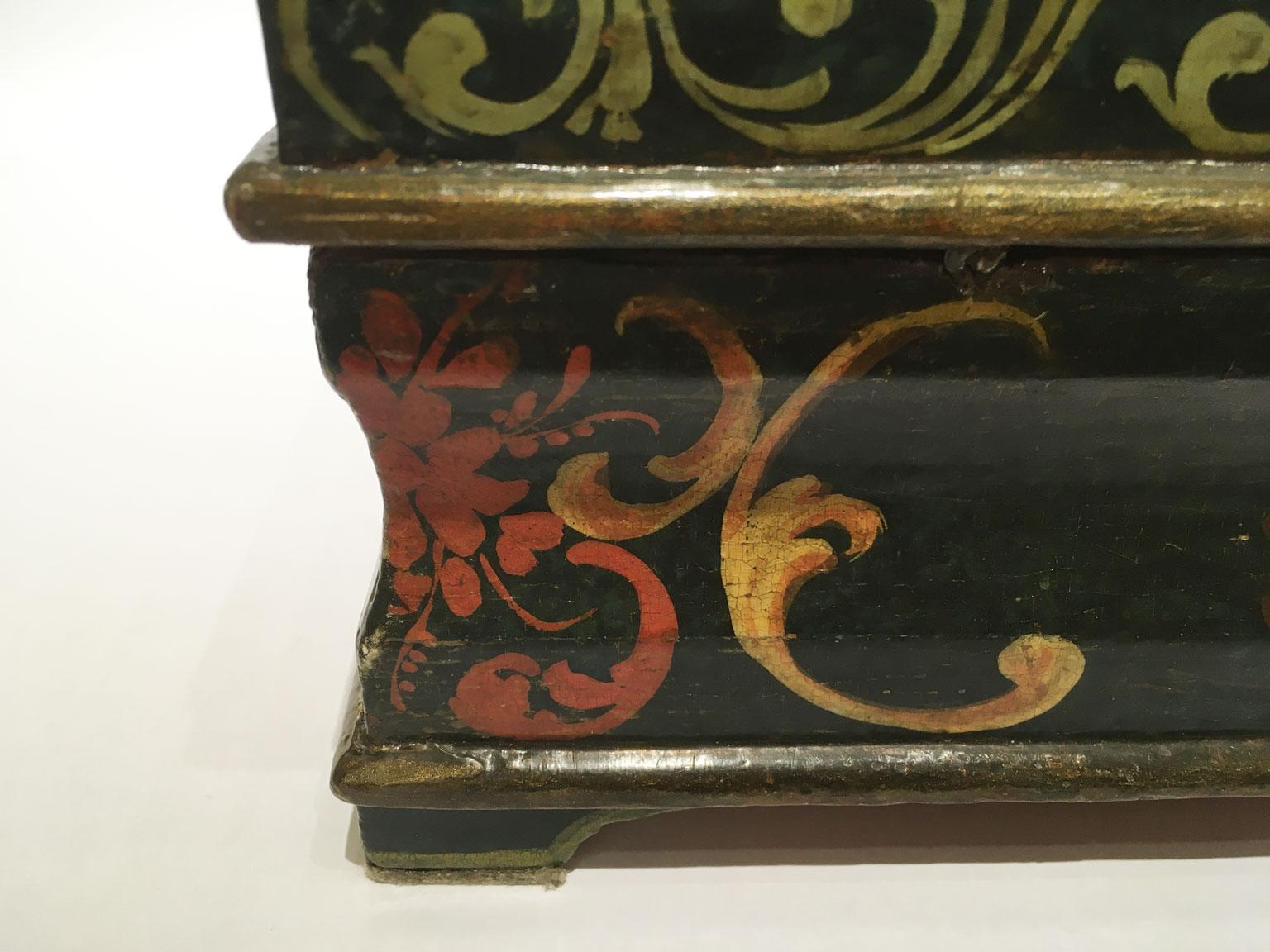 1750 Venezia Italia Caja de Madera Lacada Azul Oscuro con Decoración Dorada en venta 8