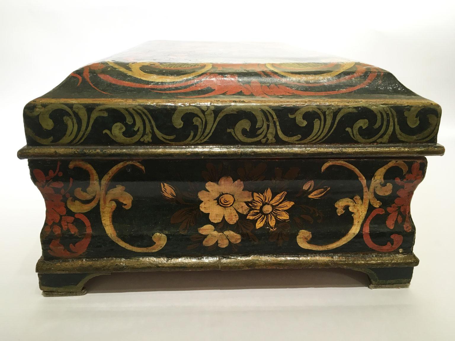 1750 Venezia Italia Caja de Madera Lacada Azul Oscuro con Decoración Dorada en venta 9