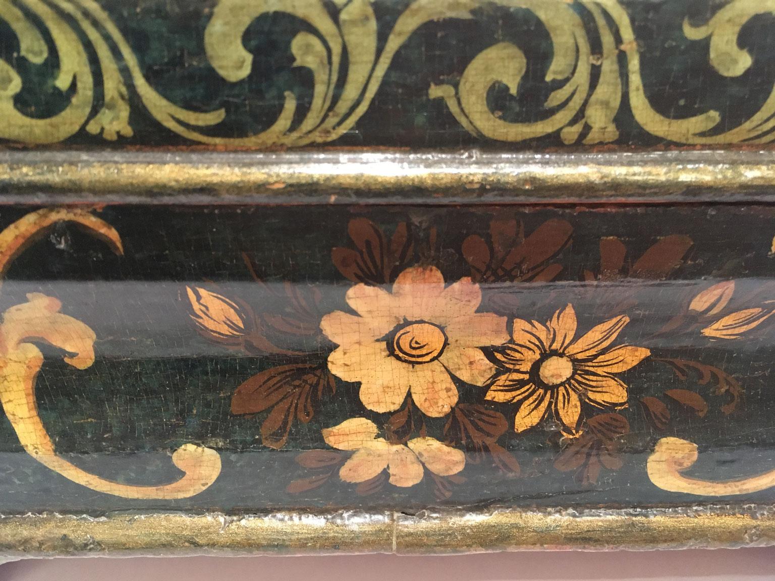1750 Venezia Italia Caja de Madera Lacada Azul Oscuro con Decoración Dorada en venta 10