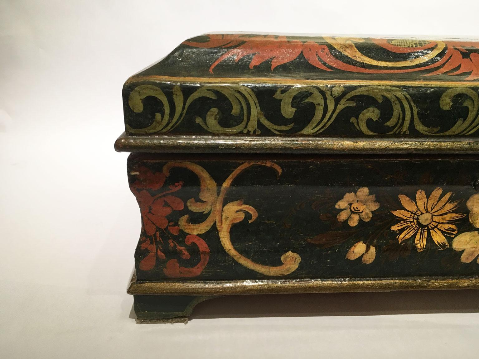 1750 Venezia Italia Caja de Madera Lacada Azul Oscuro con Decoración Dorada Hecho a mano en venta