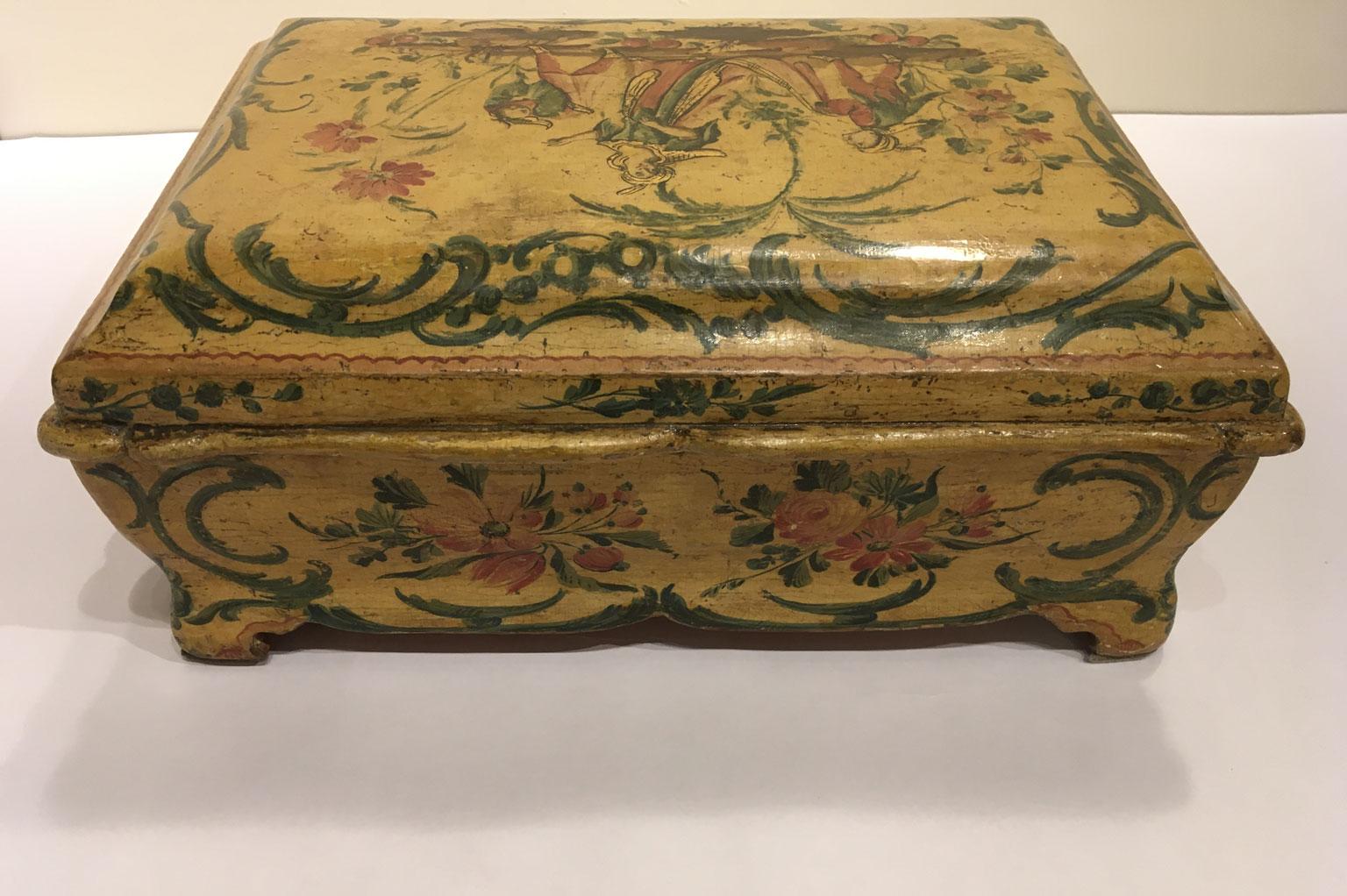 1750 Venecia Italia Rococó Caja de madera lacada amarilla y joyero en venta 3