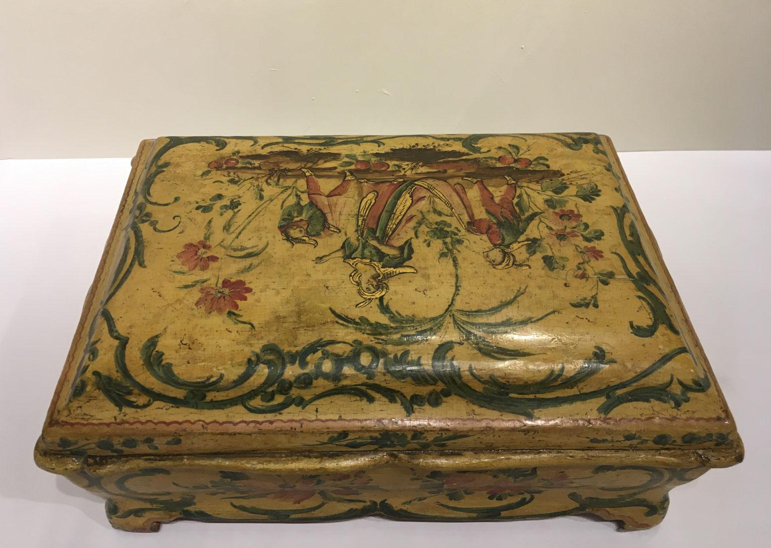 1750 Venecia Italia Rococó Caja de madera lacada amarilla y joyero en venta 4