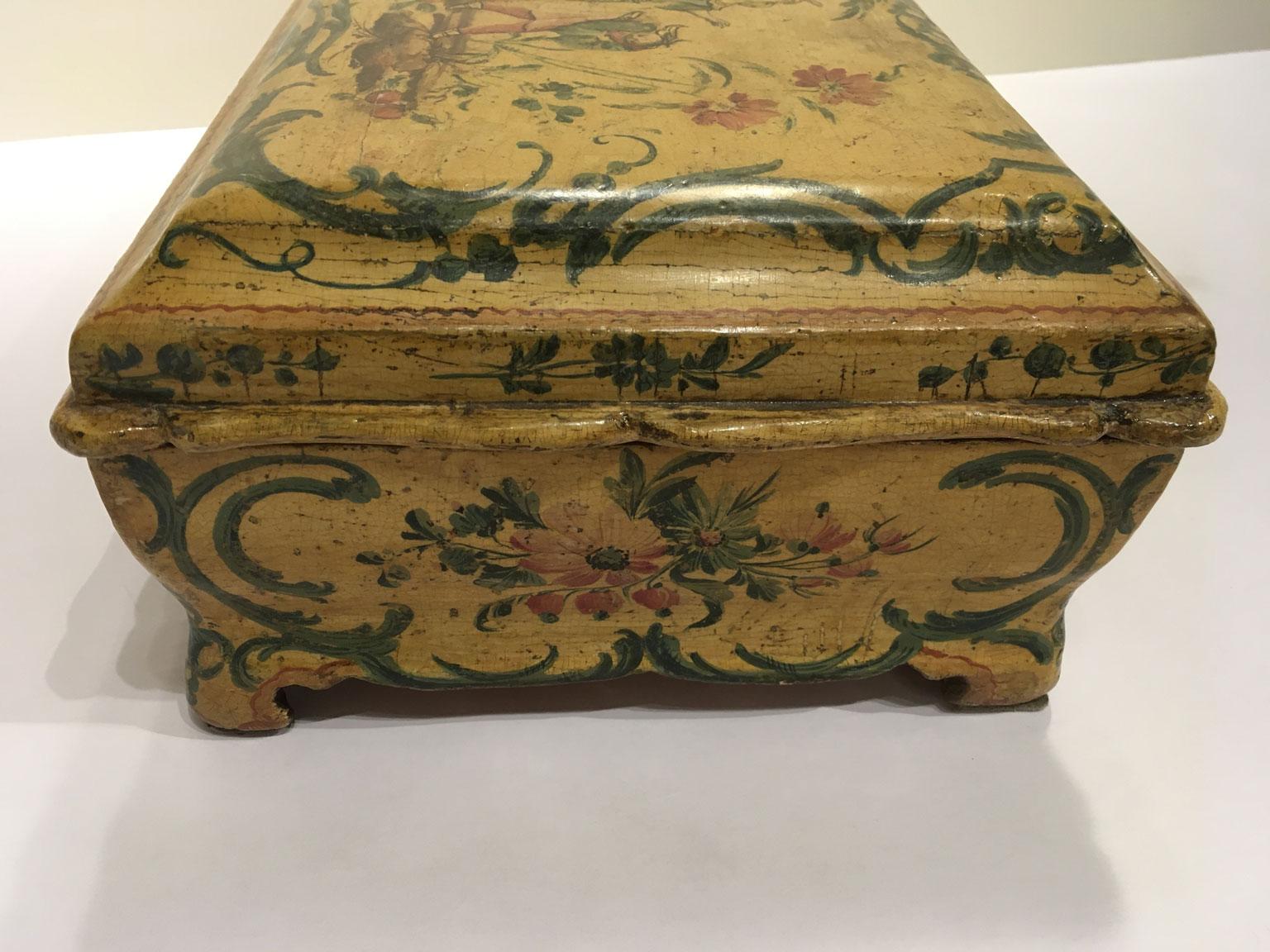 1750 Venecia Italia Rococó Caja de madera lacada amarilla y joyero en venta 5